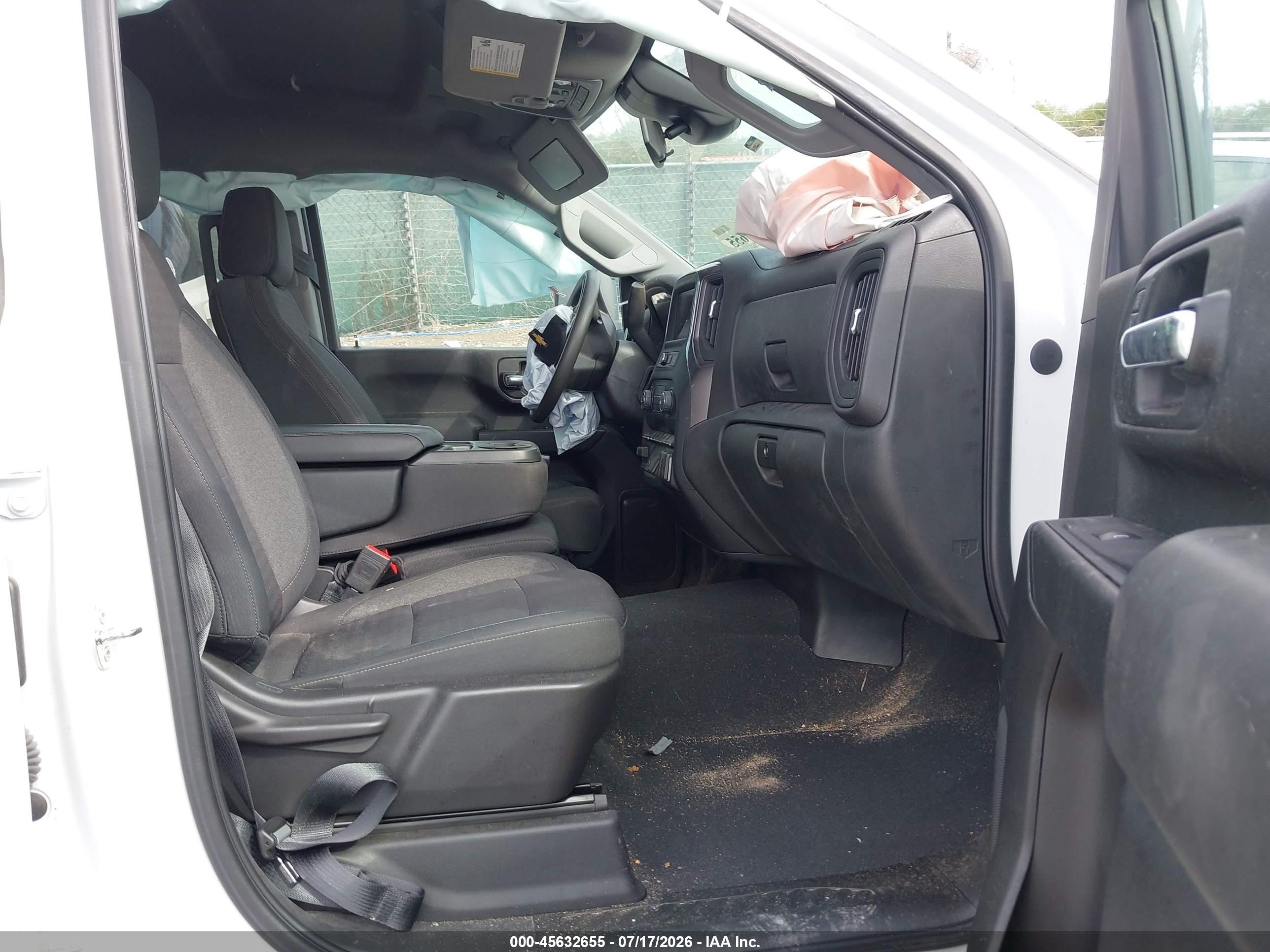 2024 Chevrolet Silverado VIN 2GC4YME70R1121801 IAAI salvage auction — Side, Original (Texas), sold $16,000 on 2026-09-09 (photo 5)