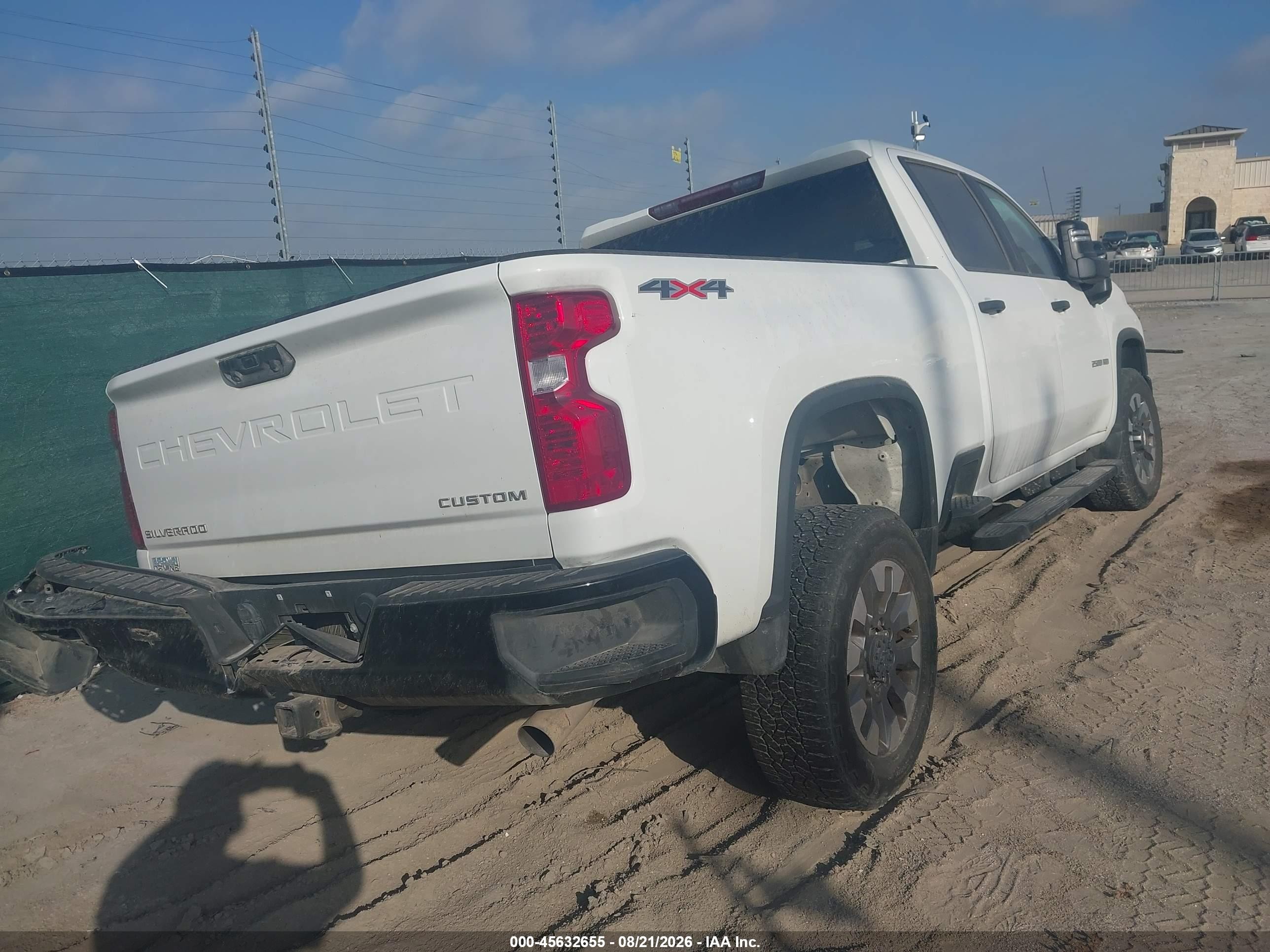 2024 Chevrolet Silverado VIN 2GC4YME70R1121801 IAAI salvage auction — Side, Original (Texas), sold $16,000 on 2026-09-09 (photo 4)