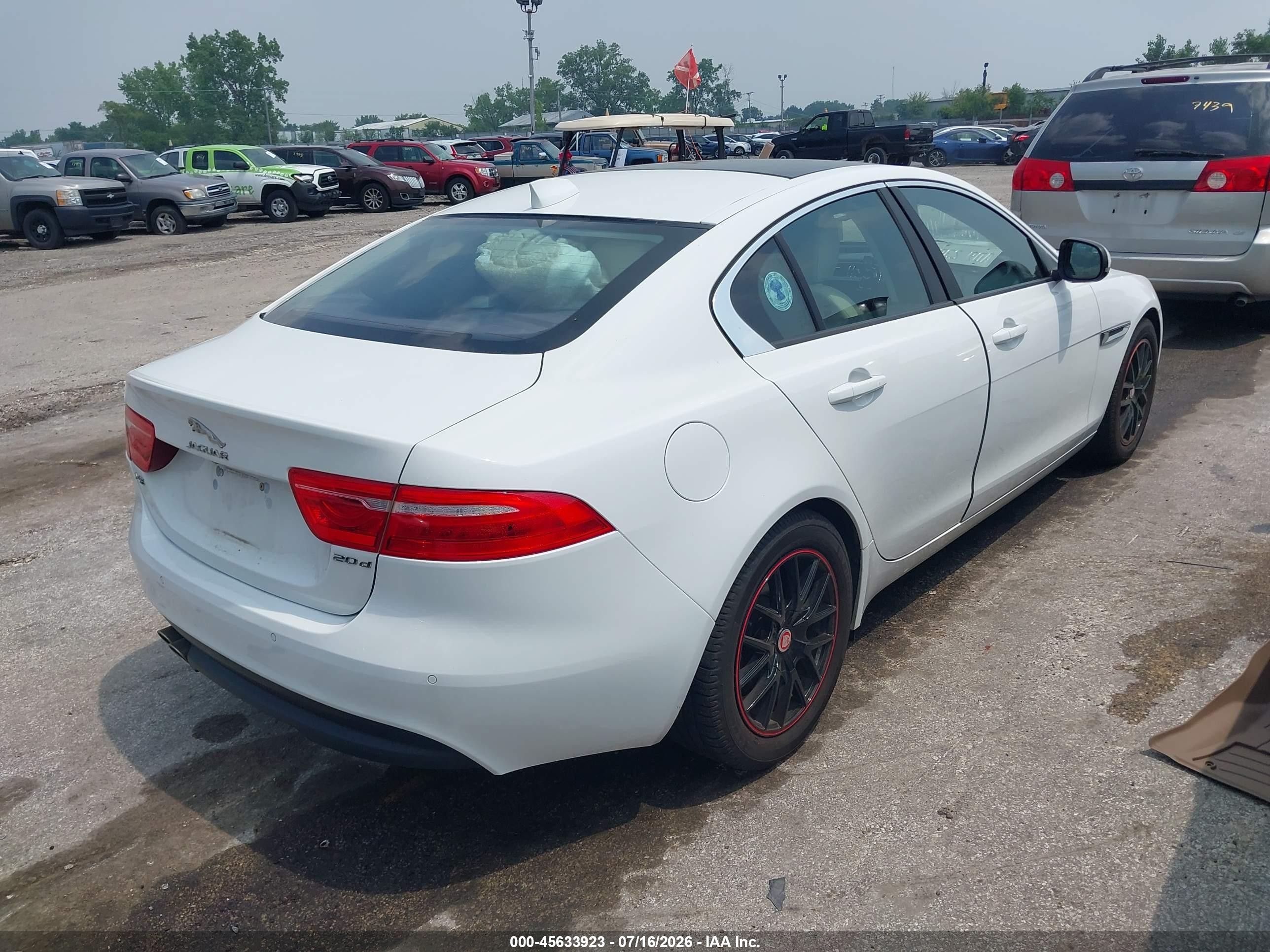 2017 Jaguar Xe VIN SAJAD4BN5HCP10984 IAAI salvage auction — Water/Flood, Salvage (Illinois), sold $3,000 on 2026-09-08 (photo 4)