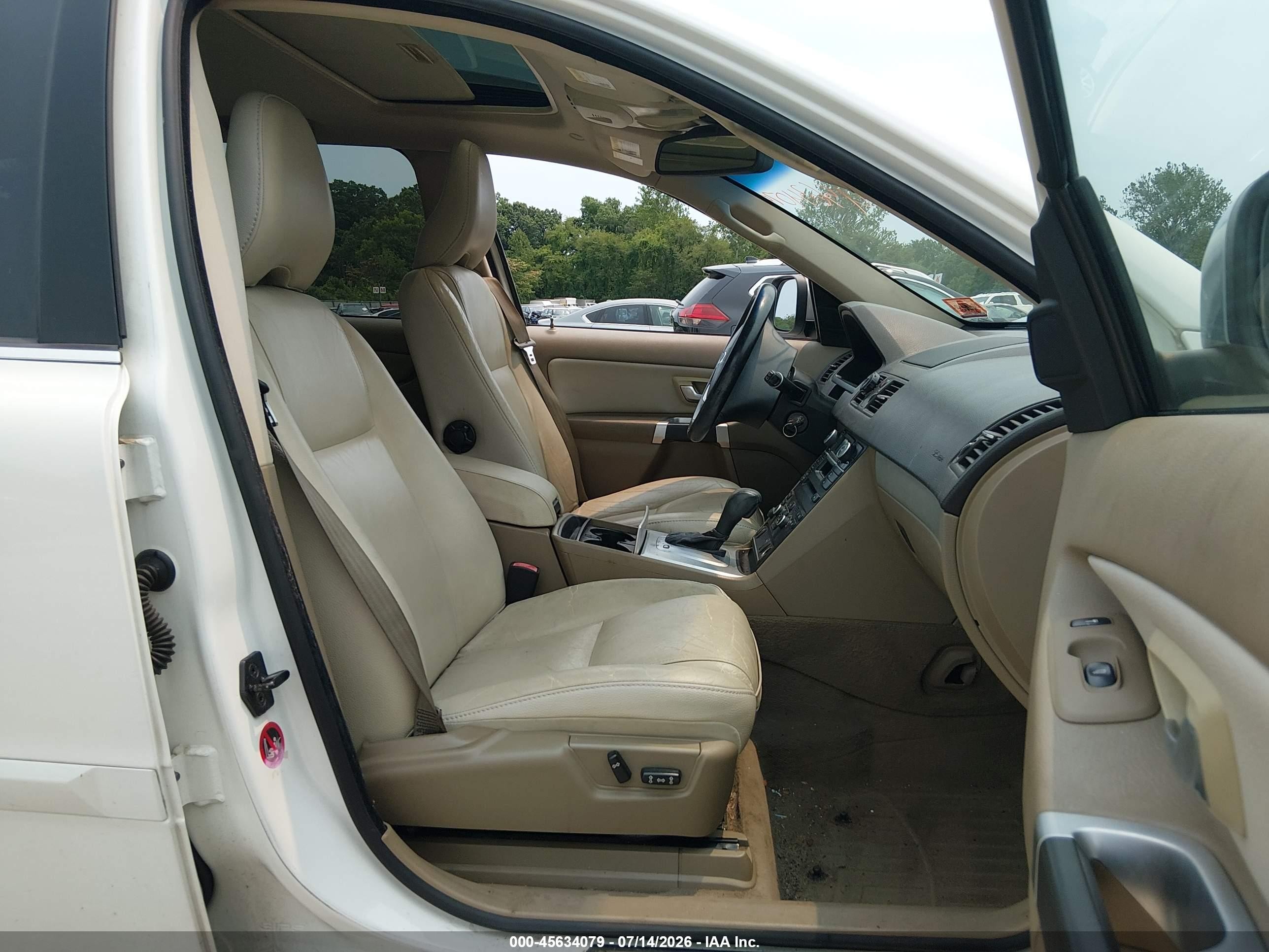 2013 Volvo XC90 VIN YV4952CZ6D1651189 IAAI salvage auction — Rear End, Salvage (New Jersey), sold $1,350 on 2026-09-13 (photo 5)