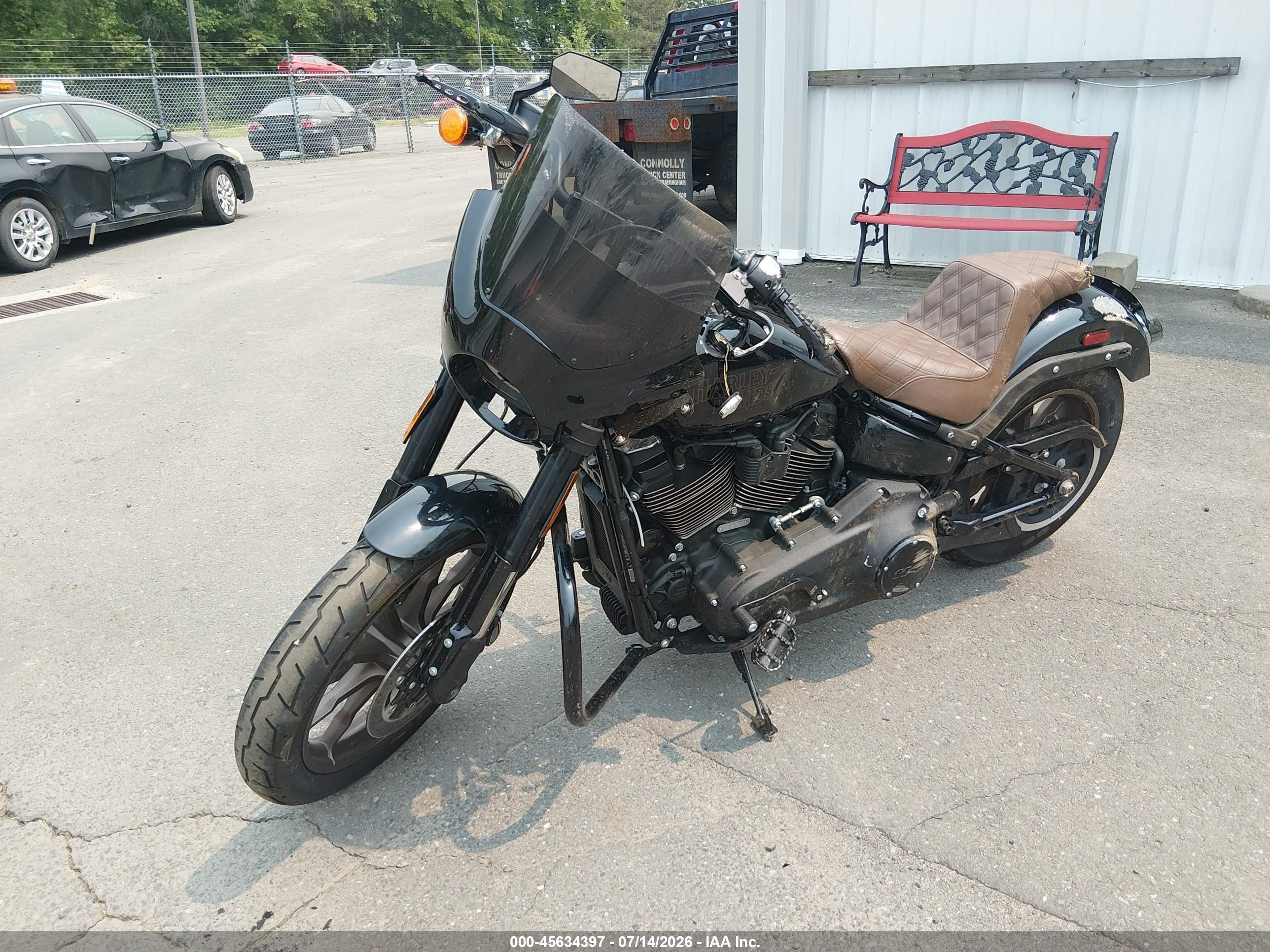 2020 Harley-davidson Low rider VIN 1HD1YWK16LB023828 IAAI salvage auction — Side, Salvage (Connecticut), sold $5,000 on 2026-09-09 (photo 2)