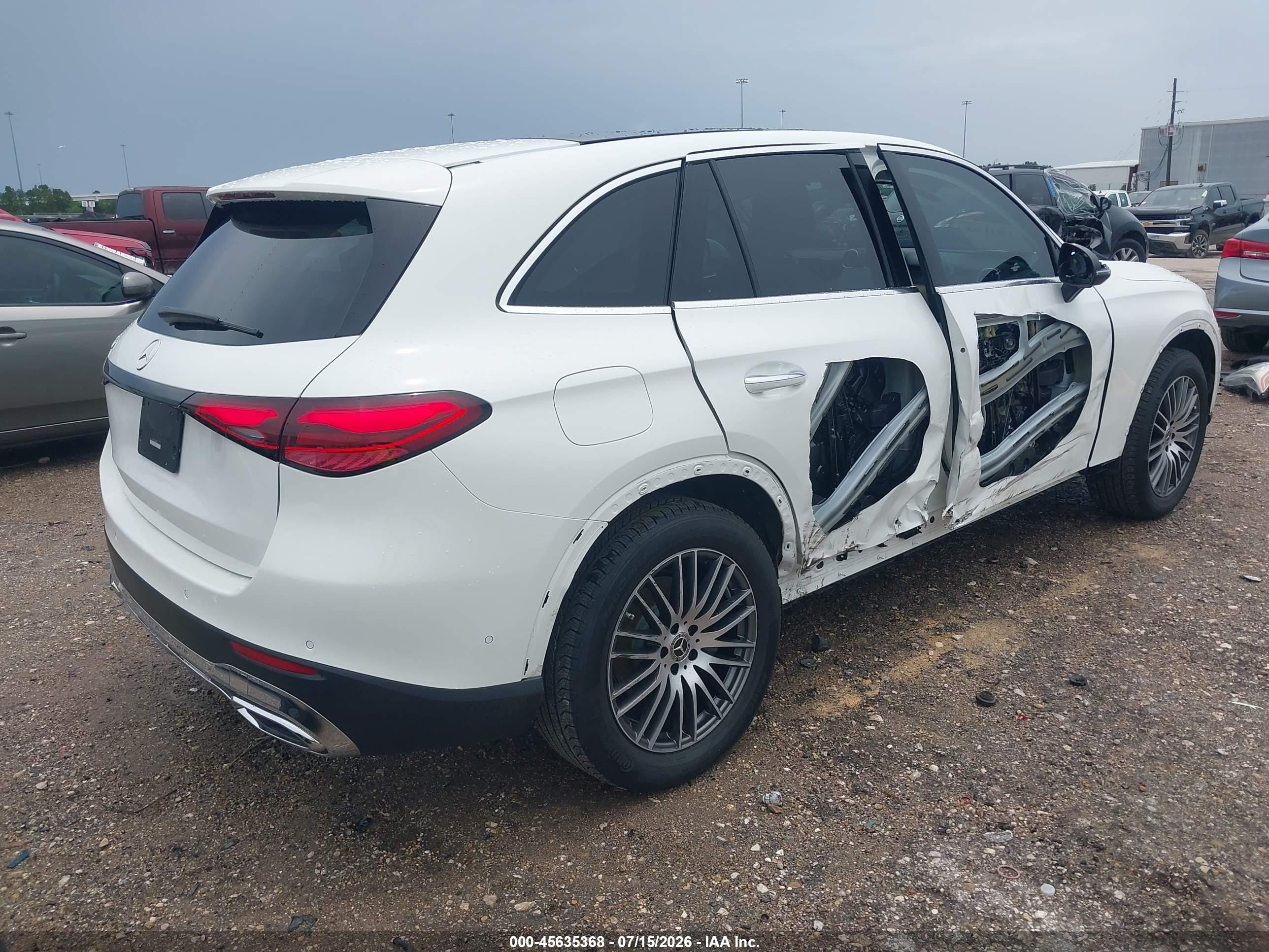 2025 Mercedes-Benz GLC-Class VIN W1NKM4GB5SF398875 IAAI salvage auction — Side, Original (Texas), sold $21,100 on 2026-09-12 (photo 4)