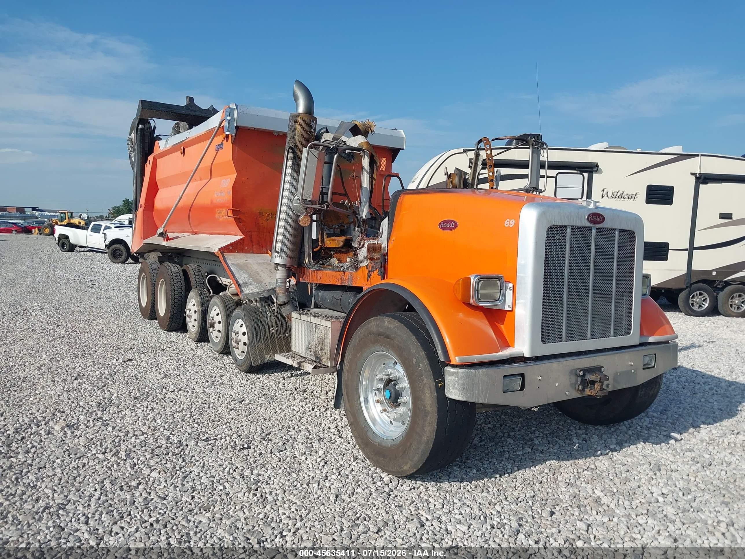 2009 Peterbilt 365 VIN 1NPSLUEXX9D785963 — IAAI salvage auction photo