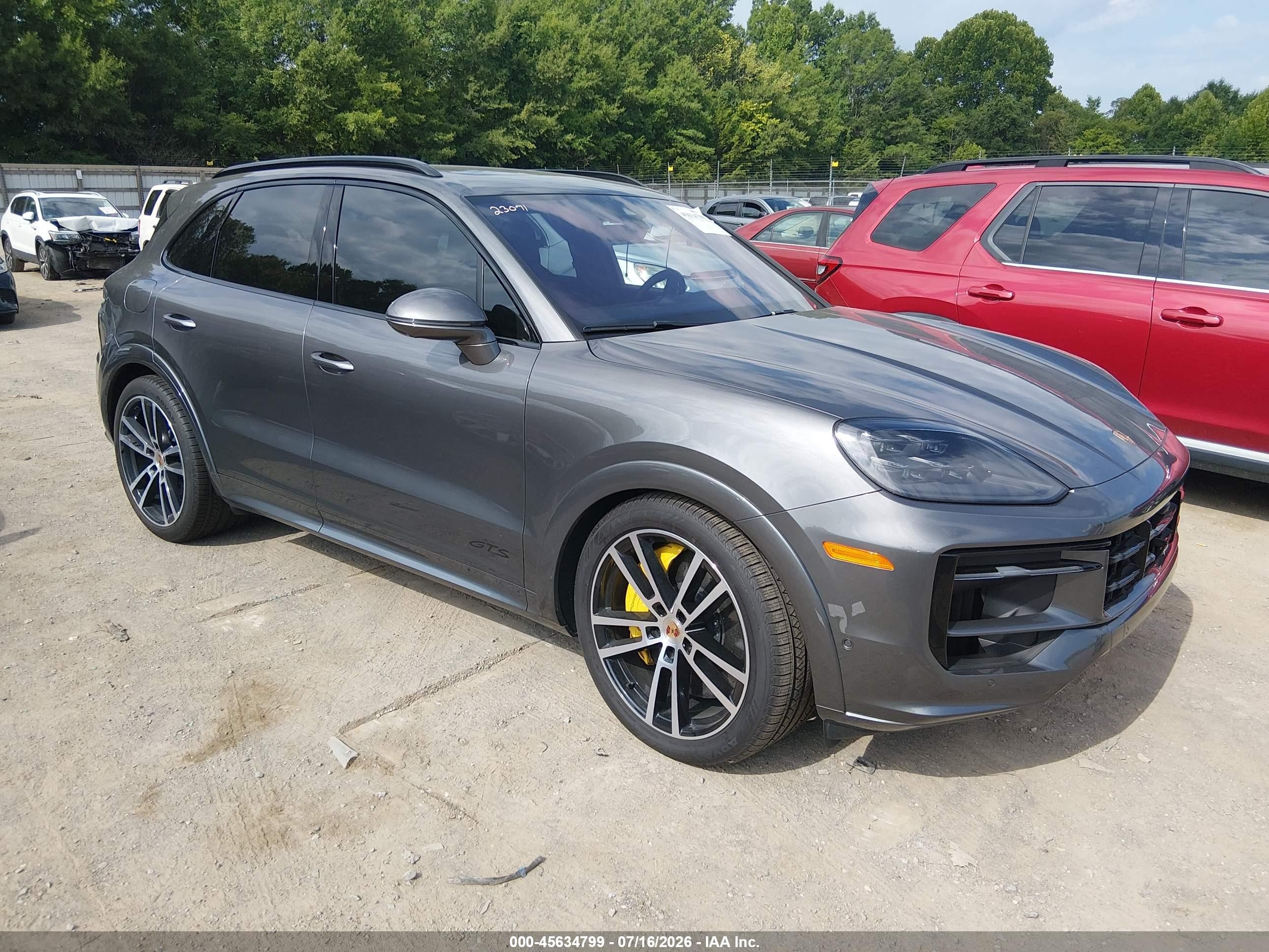 2025 Porsche Cayenne VIN WP1AG2AY5SDA26328 — IAAI salvage auction photo
