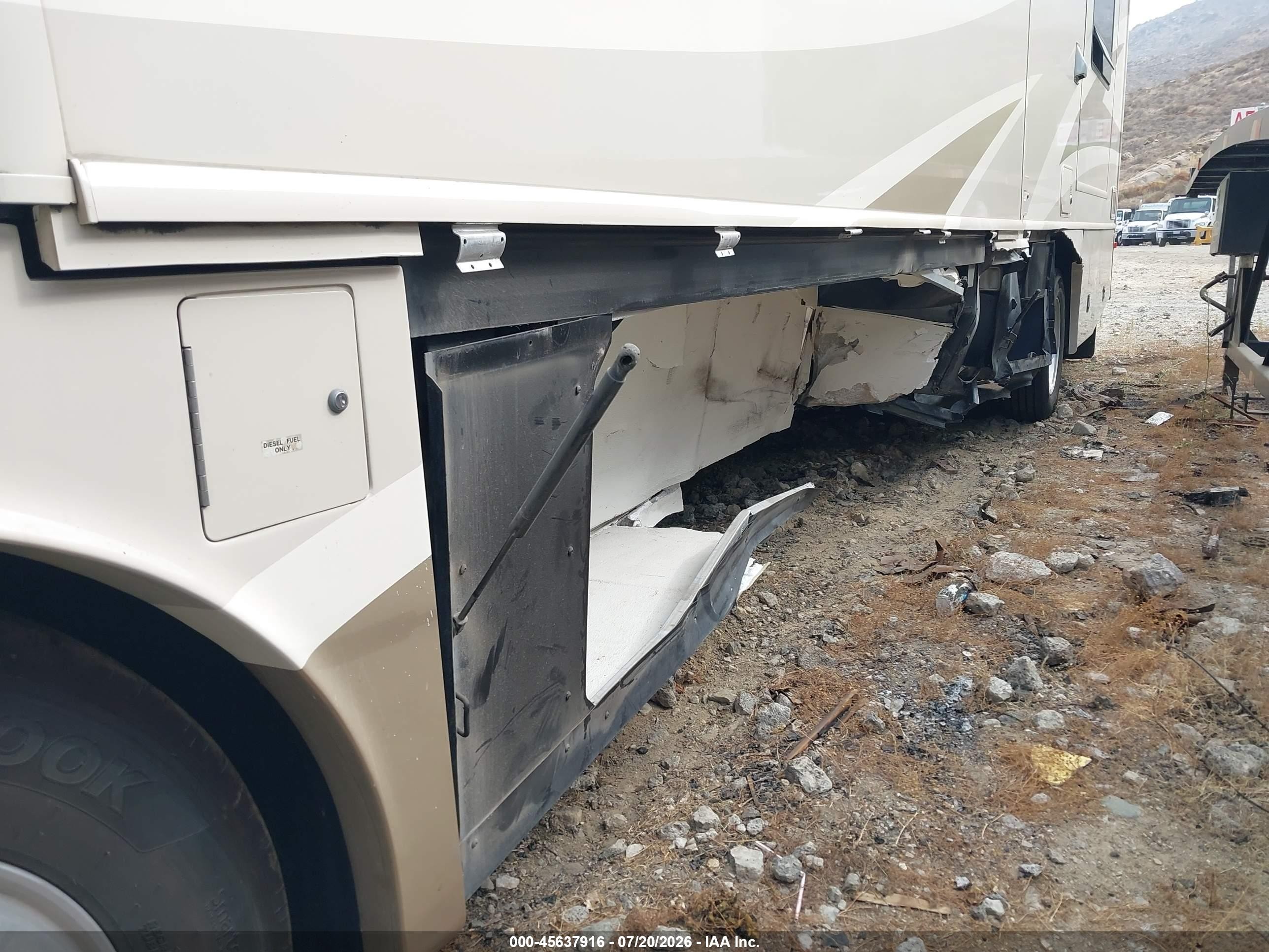 2006 Spartan Motors Motorhome 4vz VIN 4VZBN1M906C053182 IAAI salvage auction — Side, Salvage (California), sold $7,550 on 2026-09-16 (photo 6)