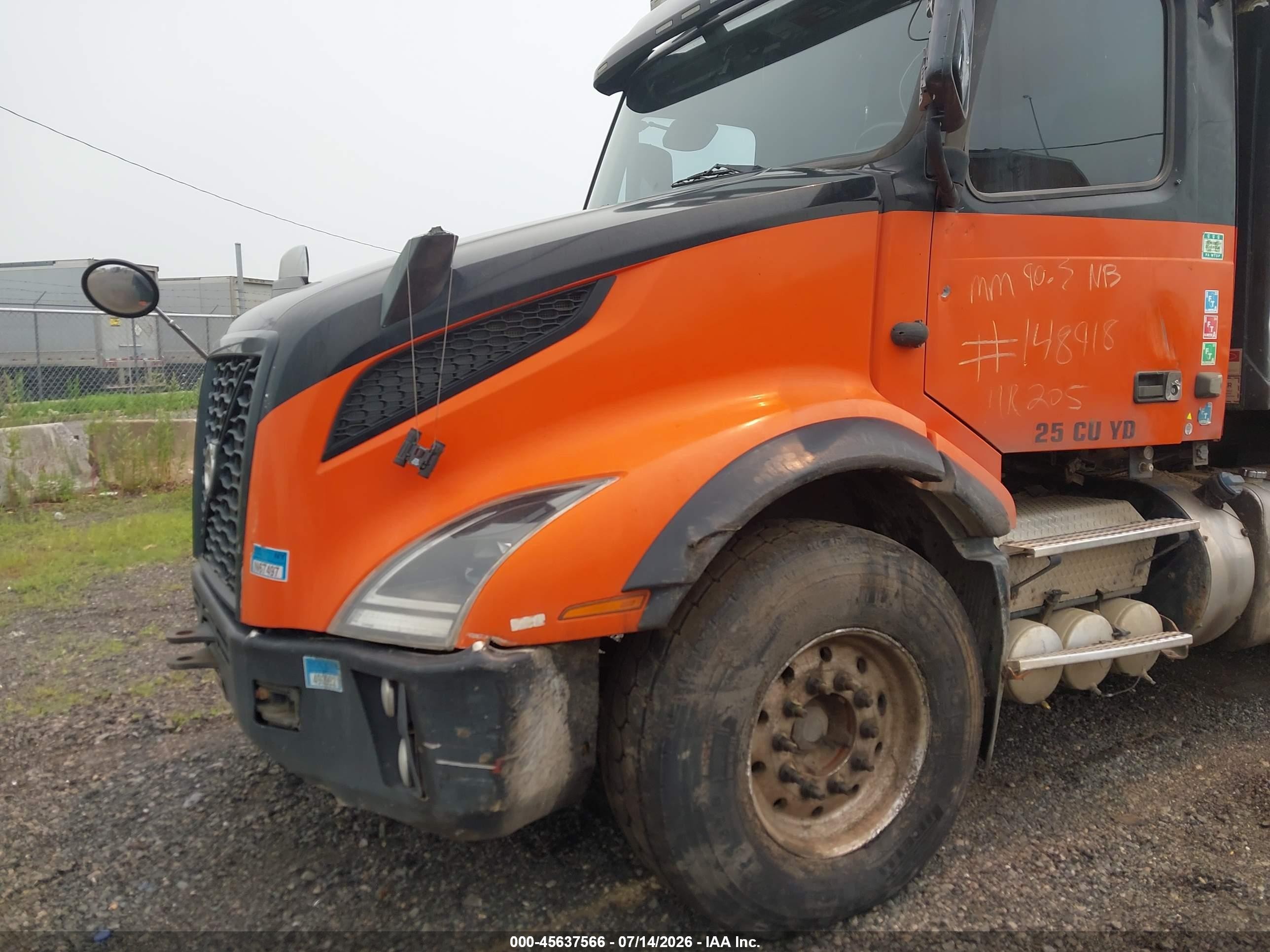 2020 Volvo VN VIN 4V5XG9EJ1LN269390 — IAAI salvage auction photo