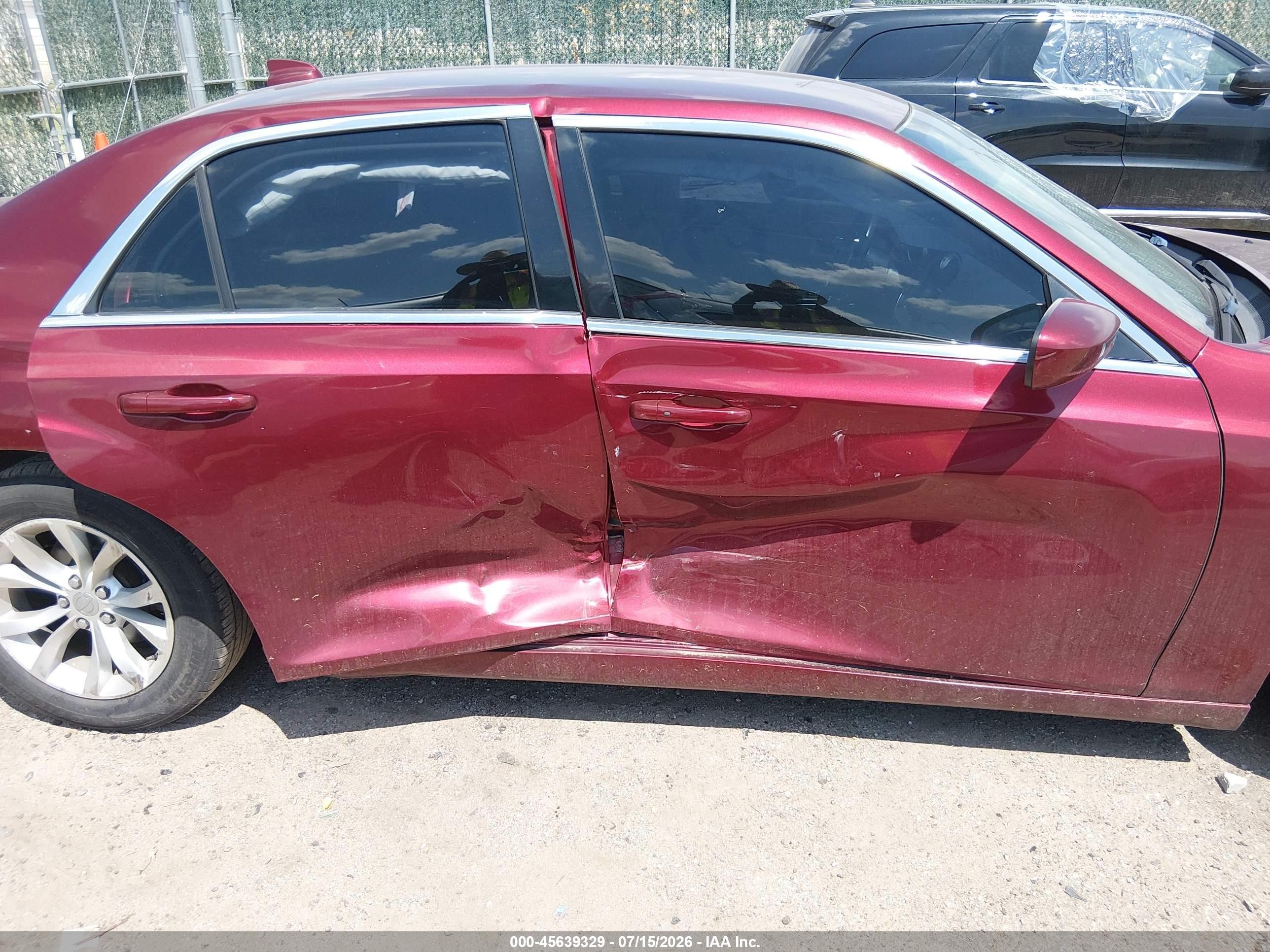2016 Chrysler 300 VIN 2C3CCAAG4GH229734 IAAI salvage auction — Side, Salvage (Kansas), sold $1,500 on 2026-09-27 (photo 6)