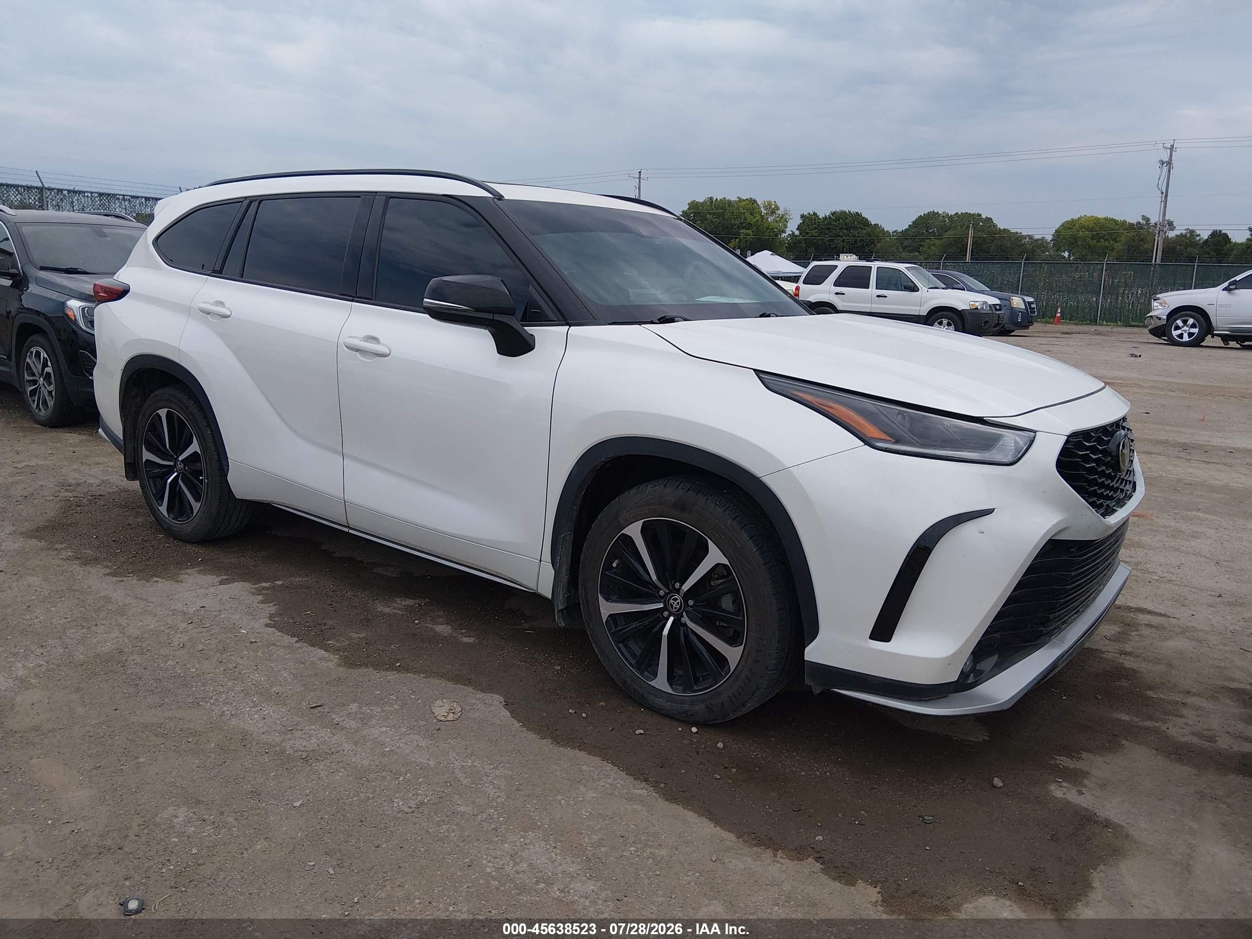 2021 Toyota Highlander VIN 5TDLZRAH8MS066696 — IAAI salvage auction photo