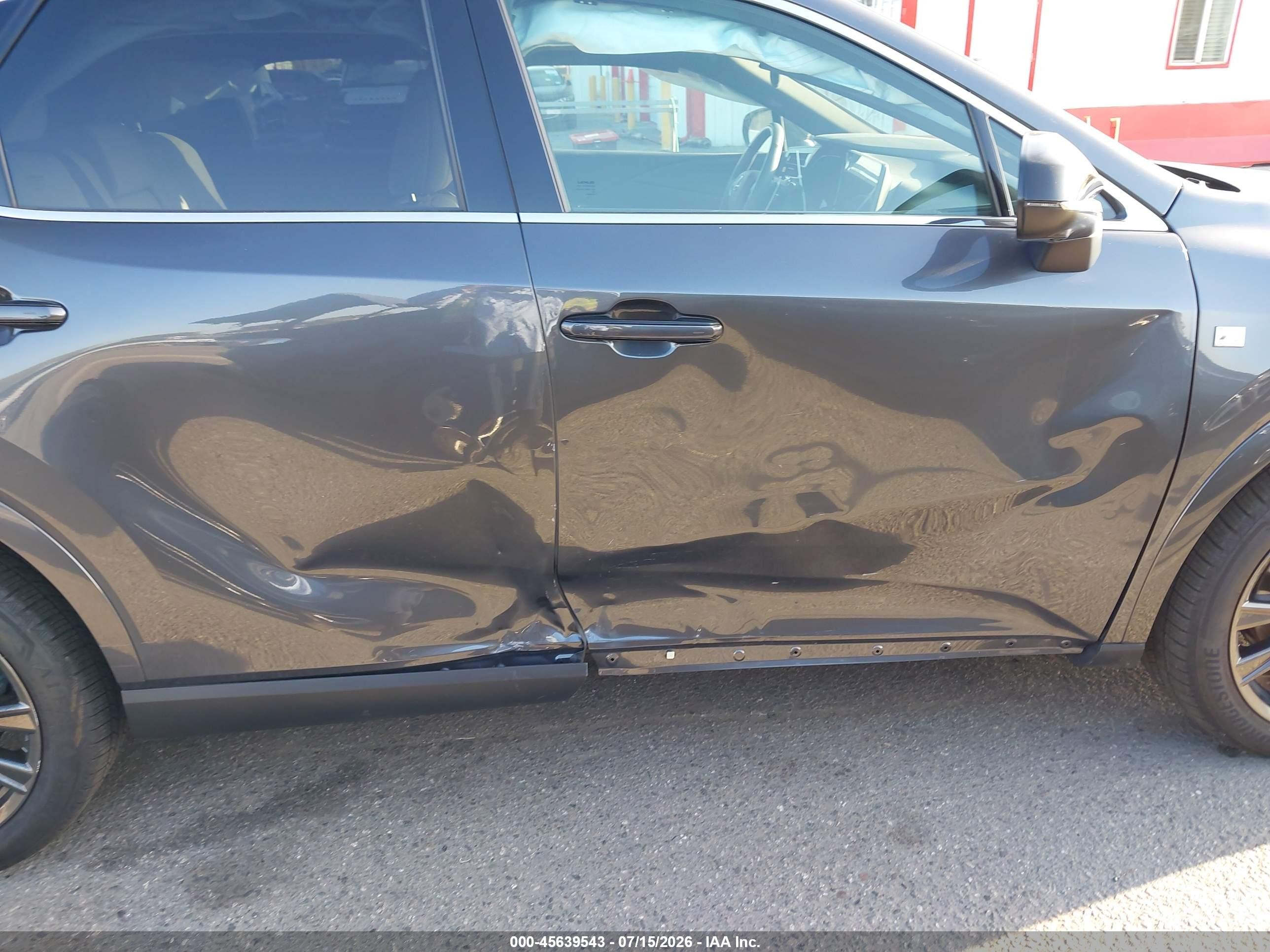 2025 Lexus Rx VIN 2T2BAMBA1SC068363 IAAI salvage auction — Side, Salvage (California), sold $28,500 on 2026-09-10 (photo 6)