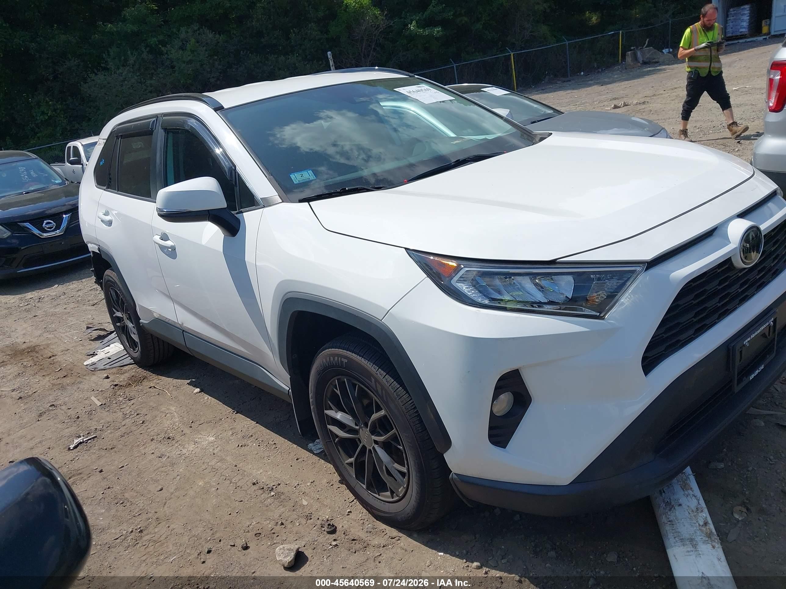 2021 Toyota RAV4 VIN 2T3P1RFV3MC207858 — IAAI salvage auction photo