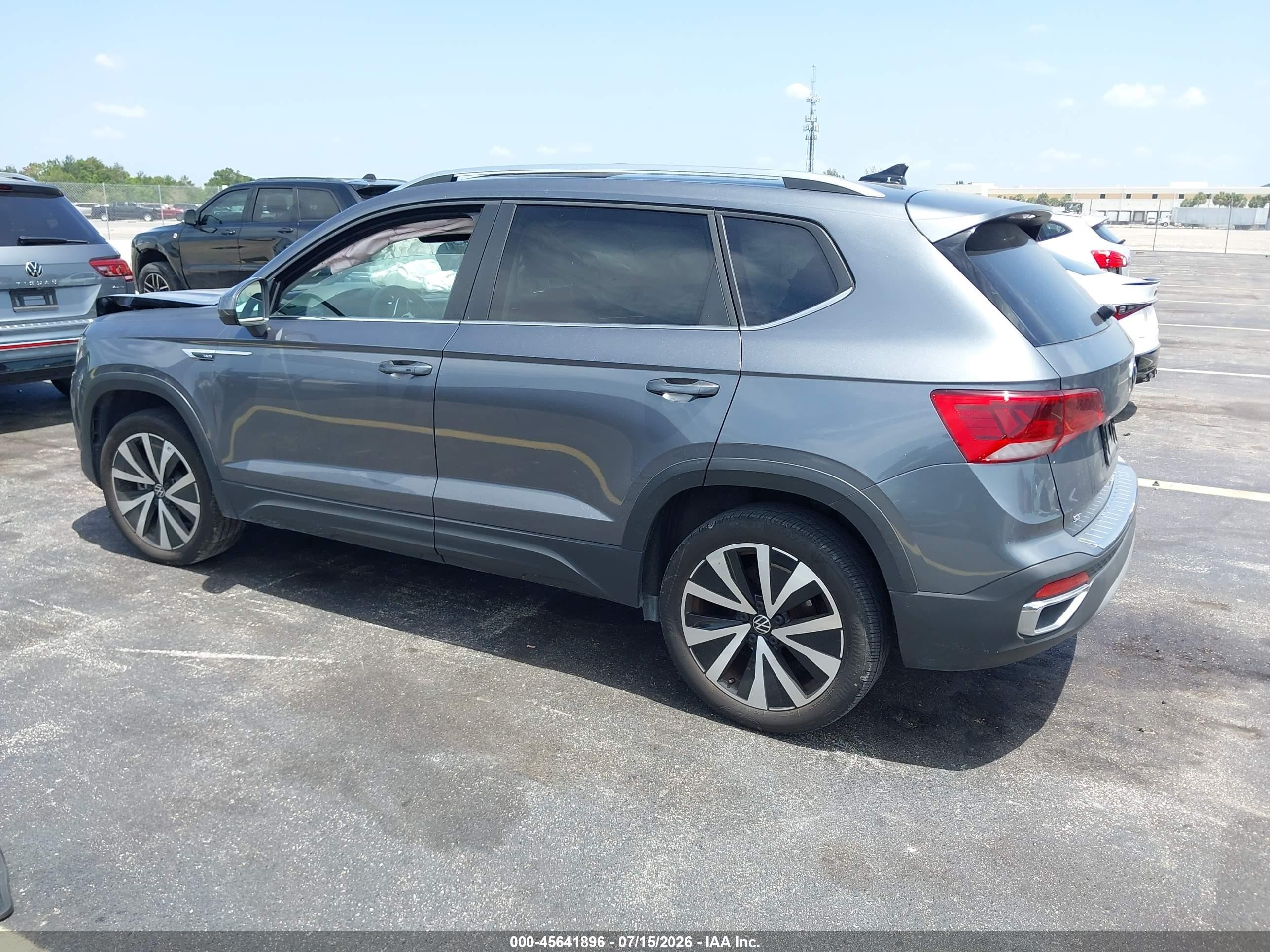 2024 Volkswagen Taos VIN 3VVEX7B28RM005466 IAAI salvage auction — Front End, Rebuildable (Florida), sold $7,000 on 2026-09-05 (photo 3)