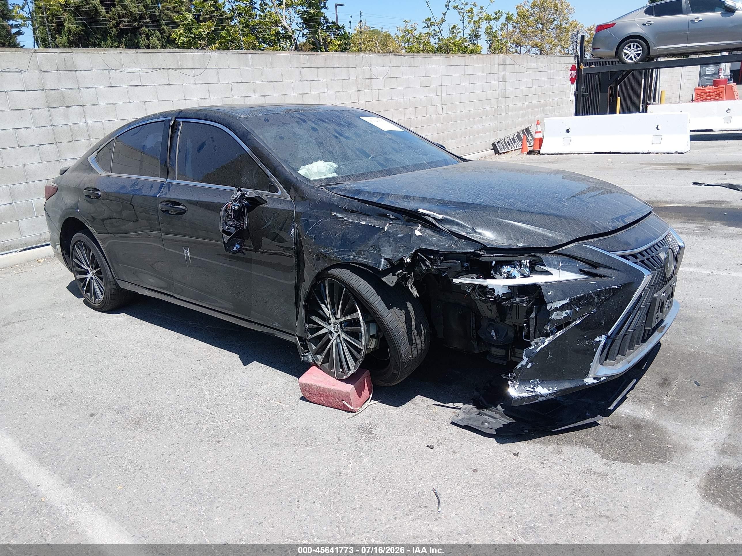 2024 Lexus ES 300h VIN 58ADA1C14RU043940 — IAAI salvage auction photo