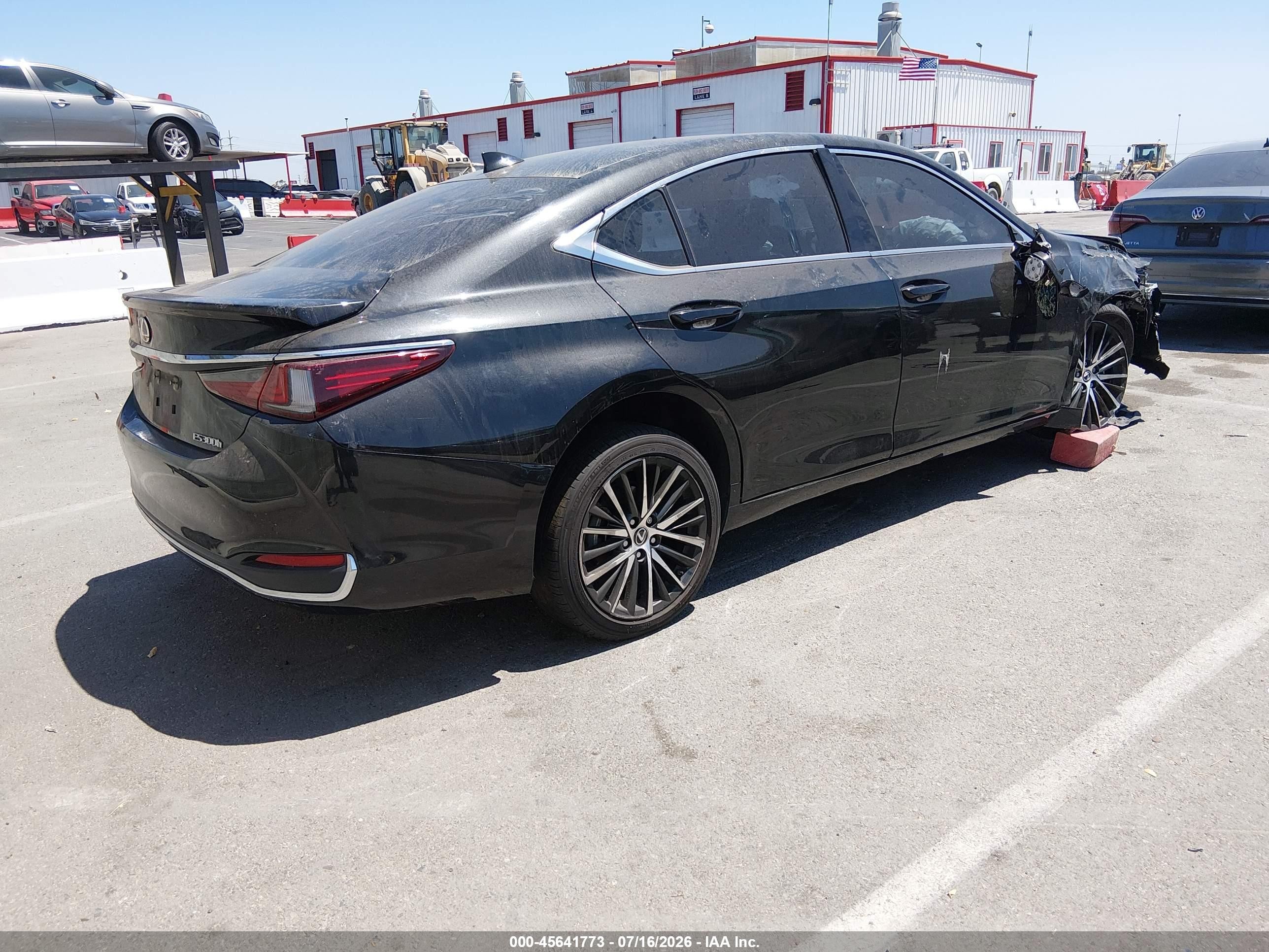 2024 Lexus ES VIN 58ADA1C14RU043940 IAAI salvage auction — Unknown, Salvage (California), sold $13,500 on 2026-09-03 (photo 4)