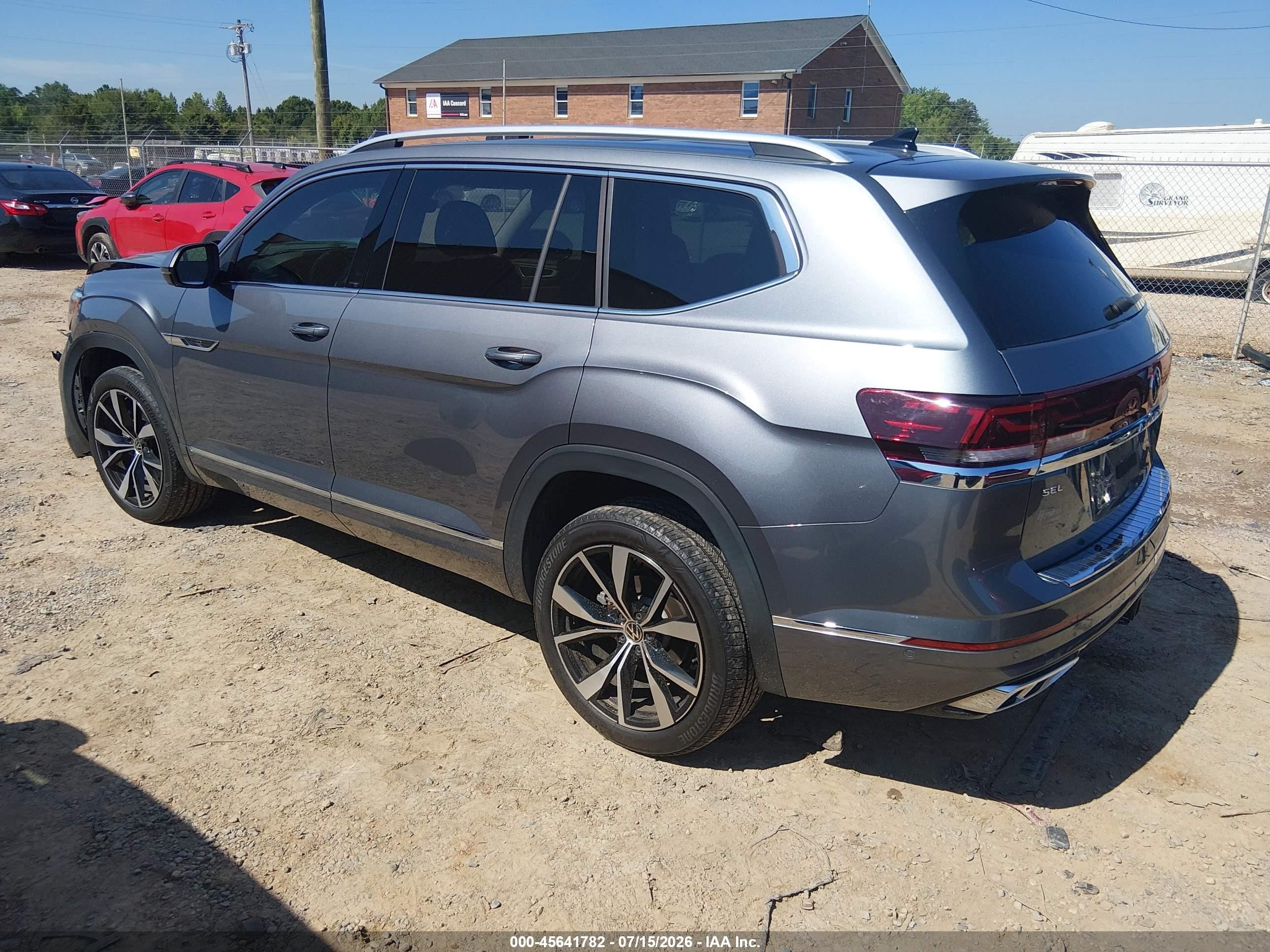 2024 Volkswagen Atlas VIN 1V2FR2CA6RC563189 IAAI salvage auction — Front End, Salvage (North Carolina), sold $12,400 on 2026-10-06 (photo 3)