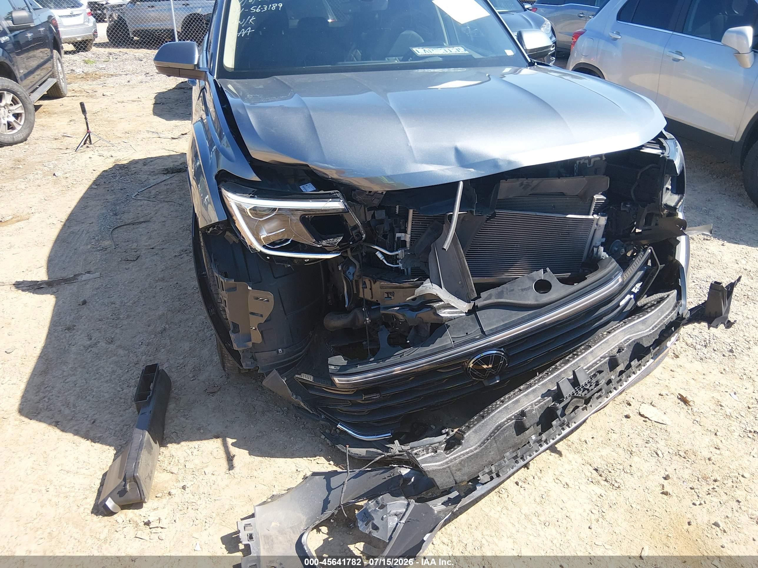 2024 Volkswagen Atlas VIN 1V2FR2CA6RC563189 IAAI salvage auction — Front End, Salvage (North Carolina), sold $12,400 on 2026-10-06 (photo 6)