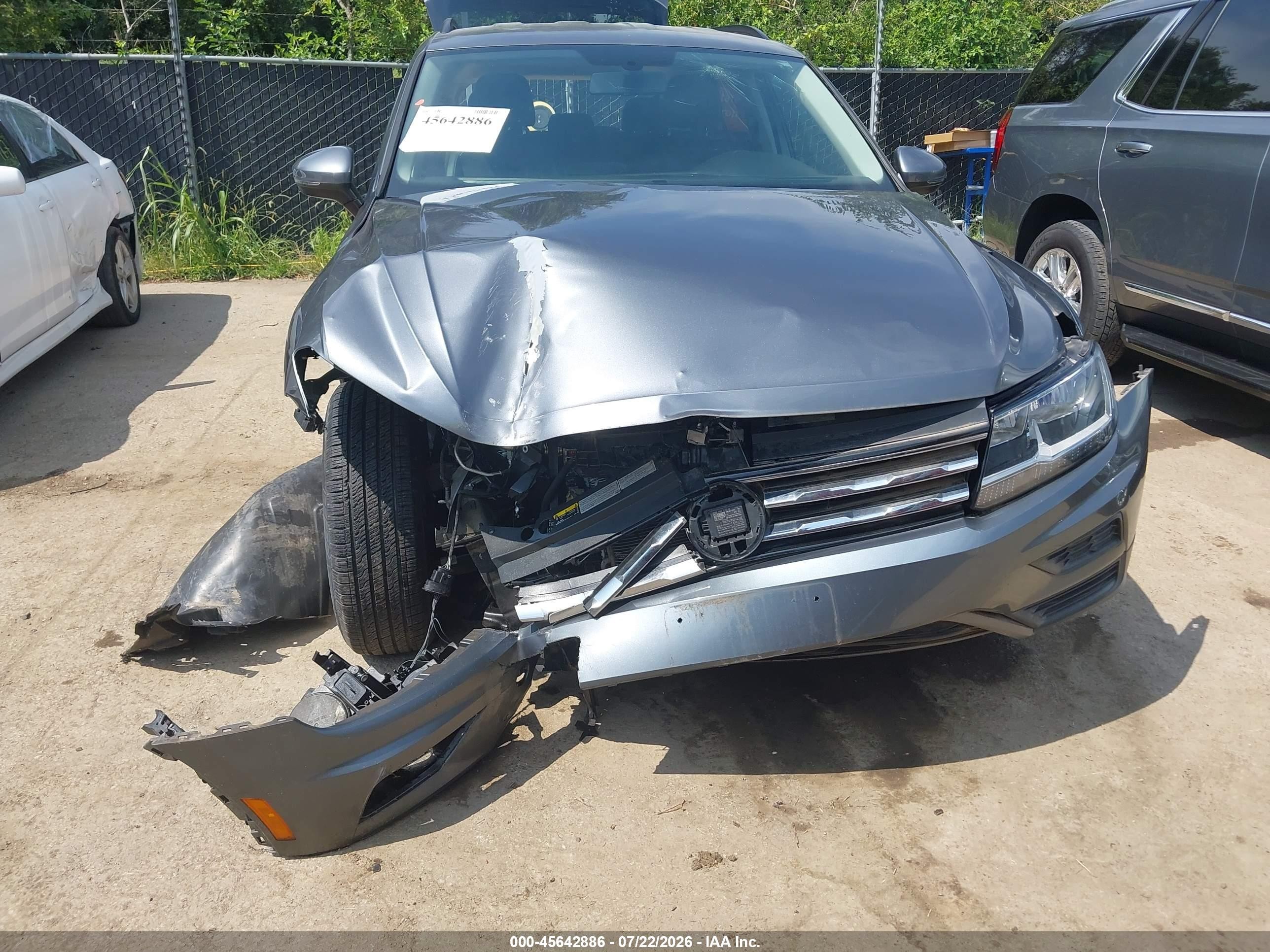 2019 Volkswagen Tiguan VIN 3VV2B7AXXKM050753 IAAI salvage auction — Front End, Wait Title, sold $2,200 on 2026-09-20 (photo 6)