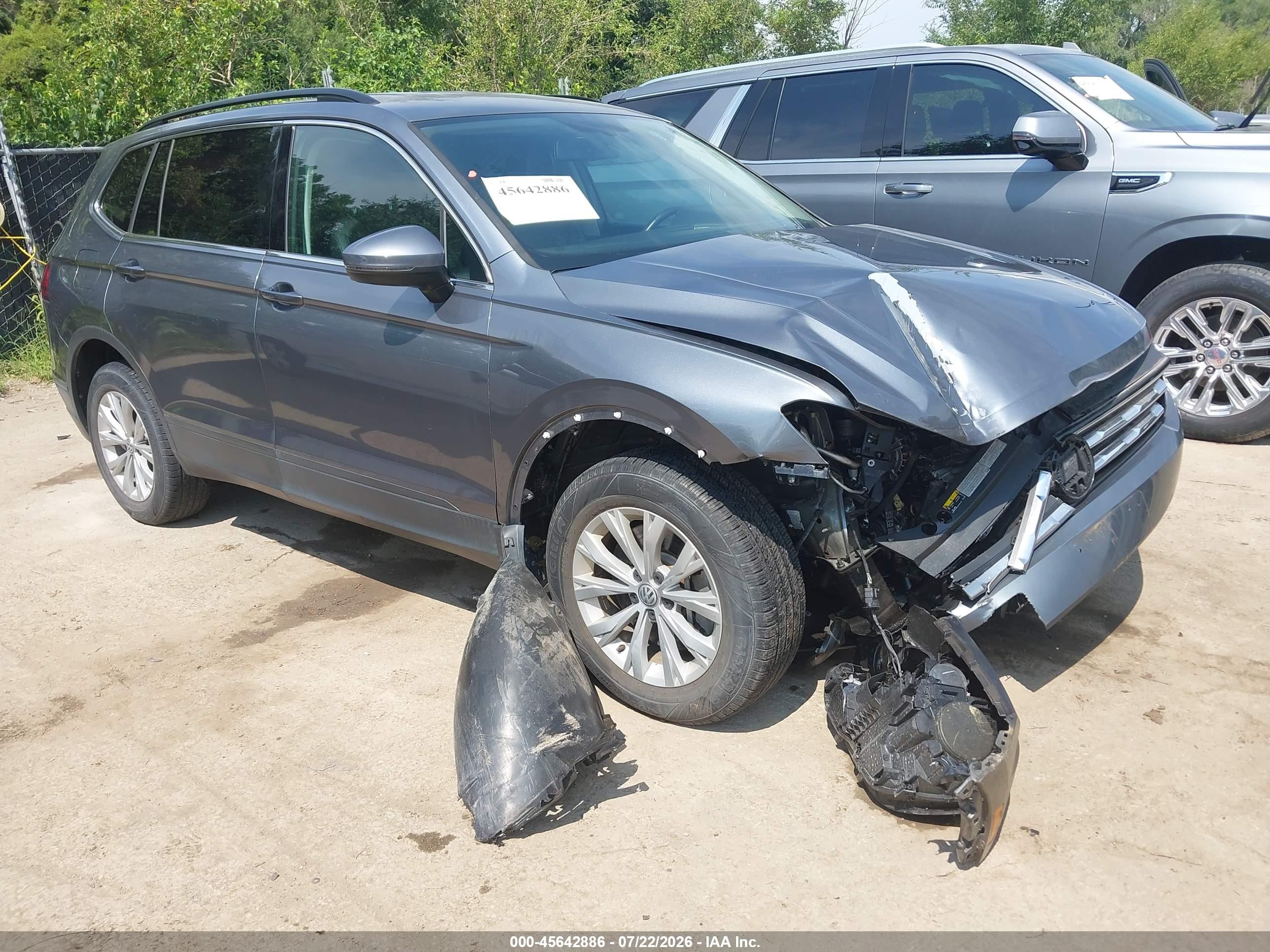 2019 Volkswagen Tiguan VIN 3VV2B7AXXKM050753 IAAI salvage auction — Front End, Wait Title, sold $2,200 on 2026-09-20 (photo 1)
