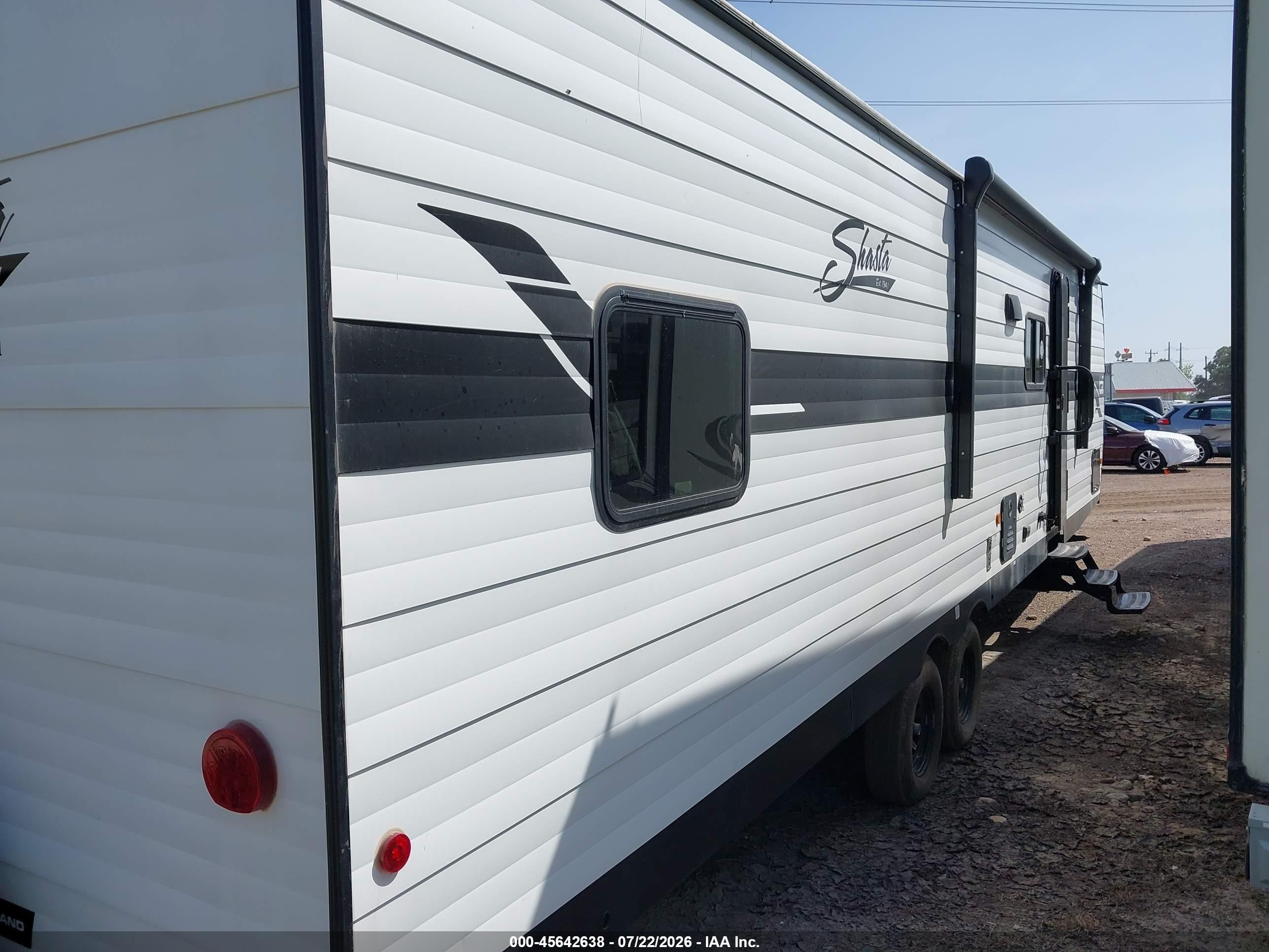2025 Forest River Shasta VIN 5ZT2SSXB8SE022709 IAAI salvage auction — Hail, Original (Texas), sold $14,700 on 2026-10-06 (photo 4)