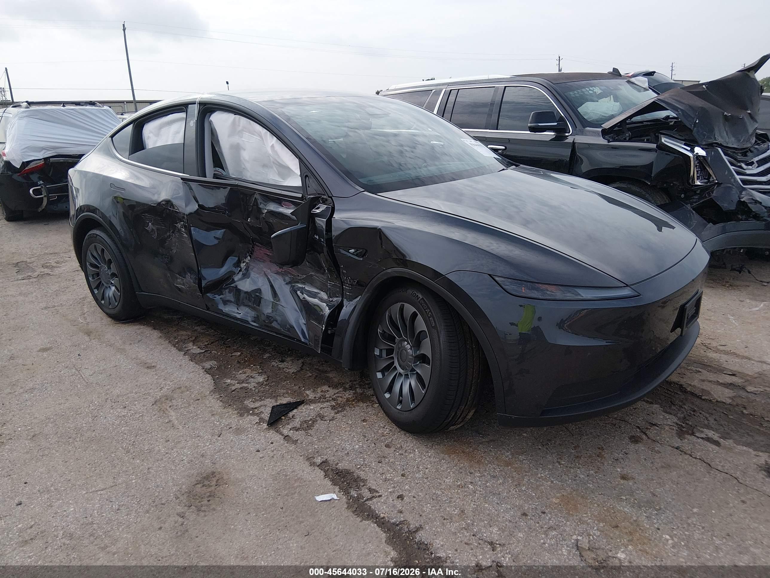 2026 Tesla Model Y VIN 7SAYGDED6TA607284 — IAAI salvage auction photo