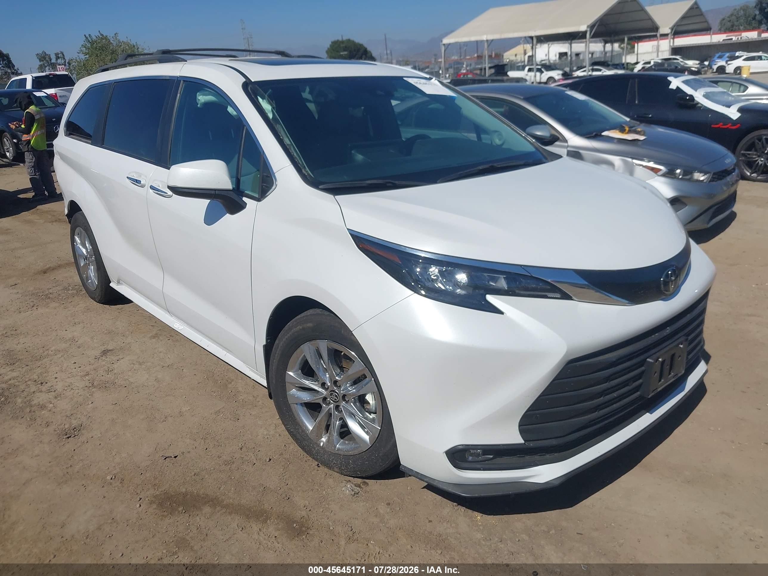 2026 Toyota Sienna VIN 5TDYSKFC3TS228943 IAAI salvage auction — Rear End, Salvage (California), sold $24,300 on 2026-08-19 (photo 1)