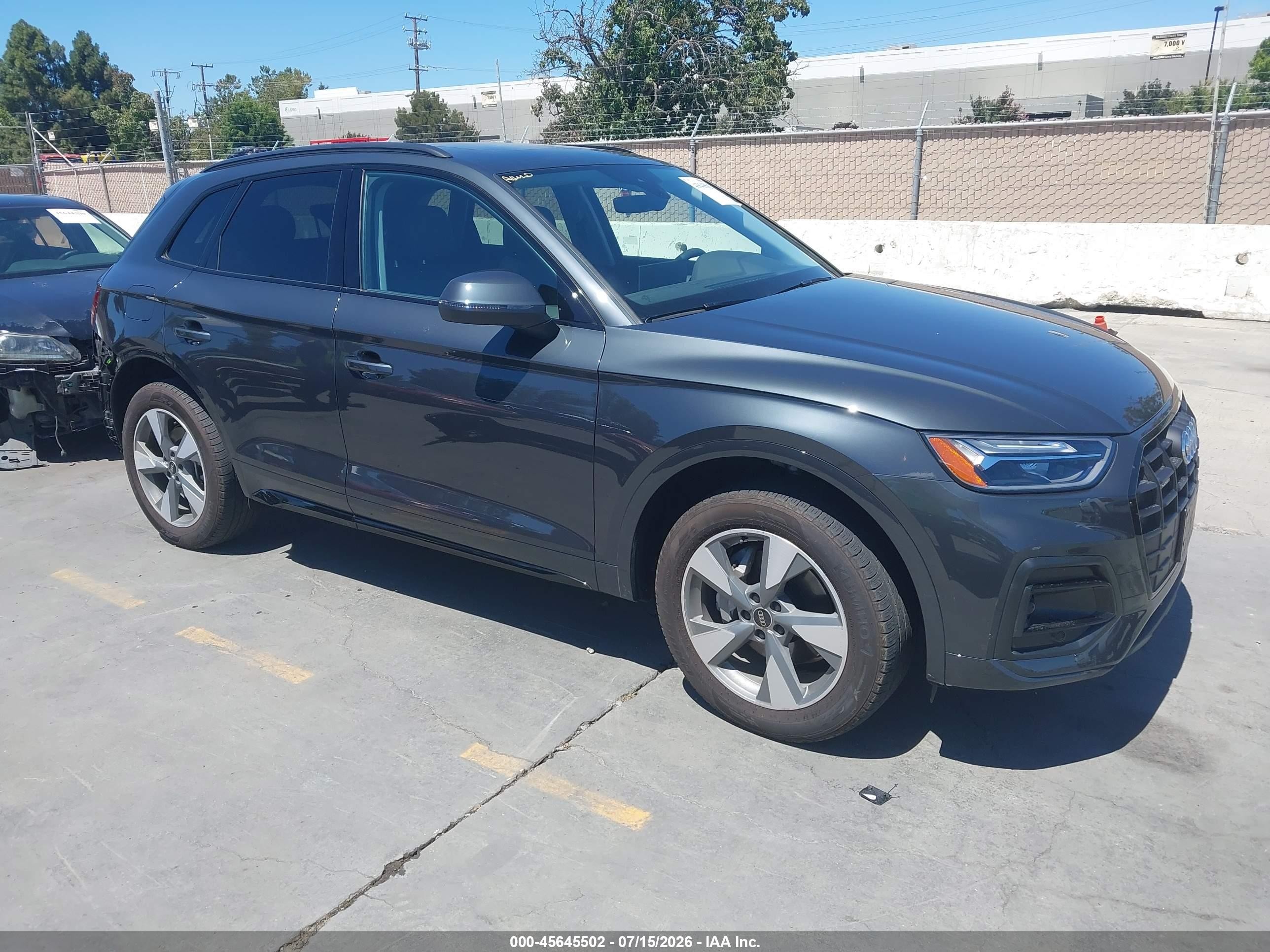 2025 Audi Q5 VIN WA1ABAFY4S2046353 — IAAI salvage auction photo