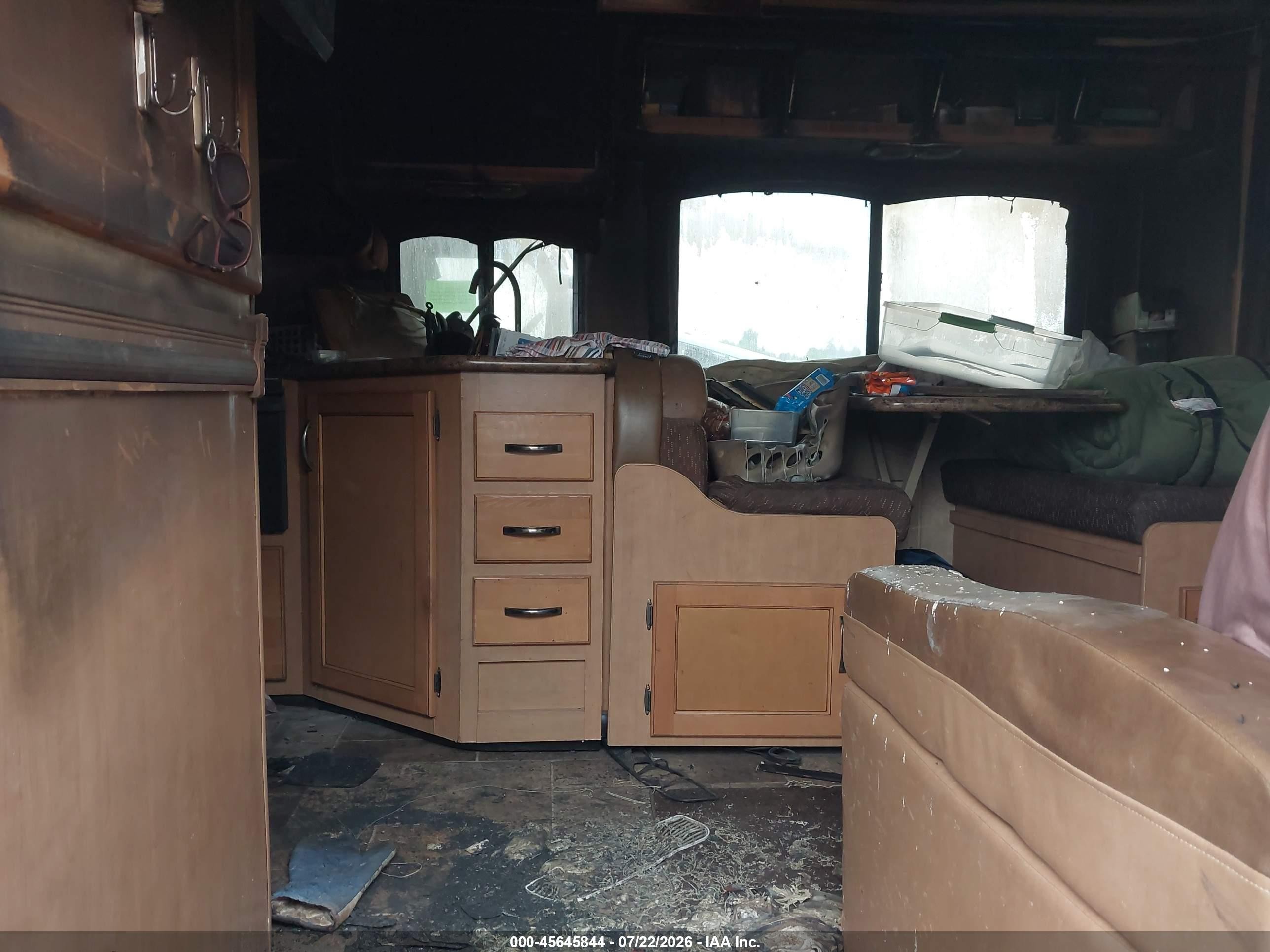 2015 Ford Econoline VIN 1FDXE4FS8FDA27332 IAAI salvage auction — Burn Interior, Salvage (Oregon), sold $3,500 on 2026-10-08 (photo 7)