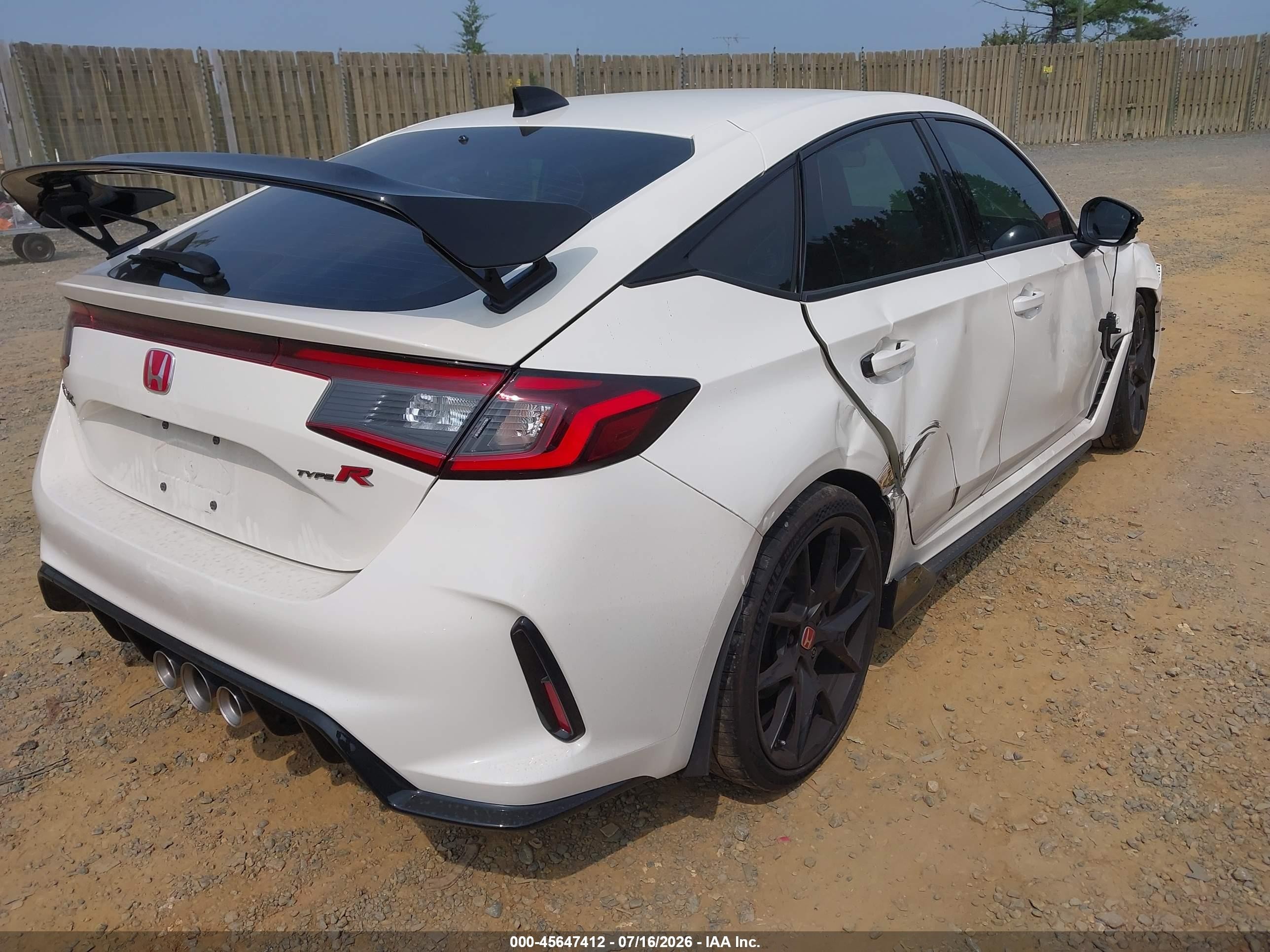 2025 Honda Civic type r VIN JHMFL5G42SX004972 IAAI salvage auction — Side, Salvage (Virginia), sold $21,400 on 2026-08-24 (photo 4)