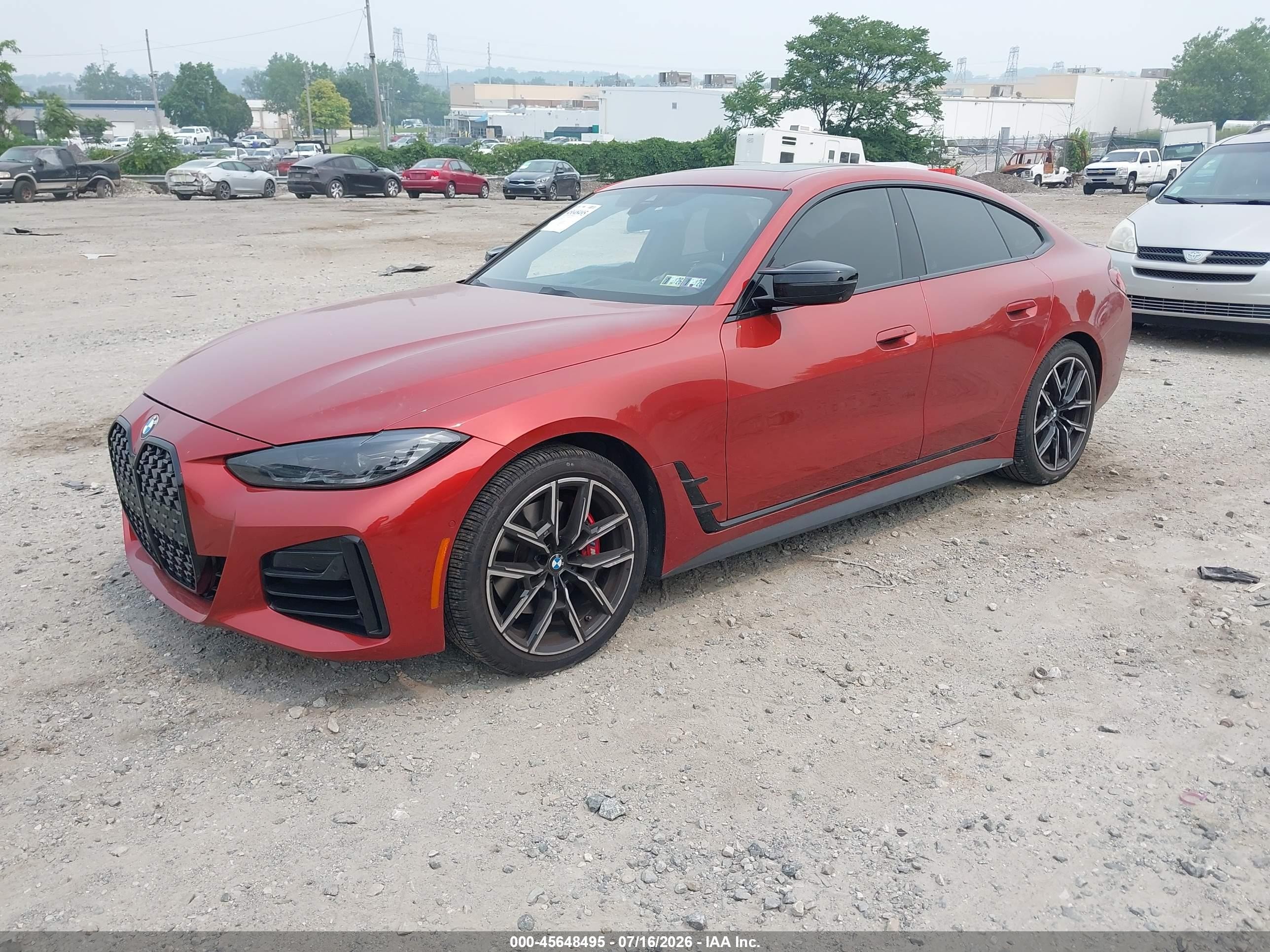 2024 BMW 4er VIN WBA13AW05RFR10629 IAAI salvage auction — Side, Salvage (Pennsylvania), sold $19,600 on 2026-08-15 (photo 2)