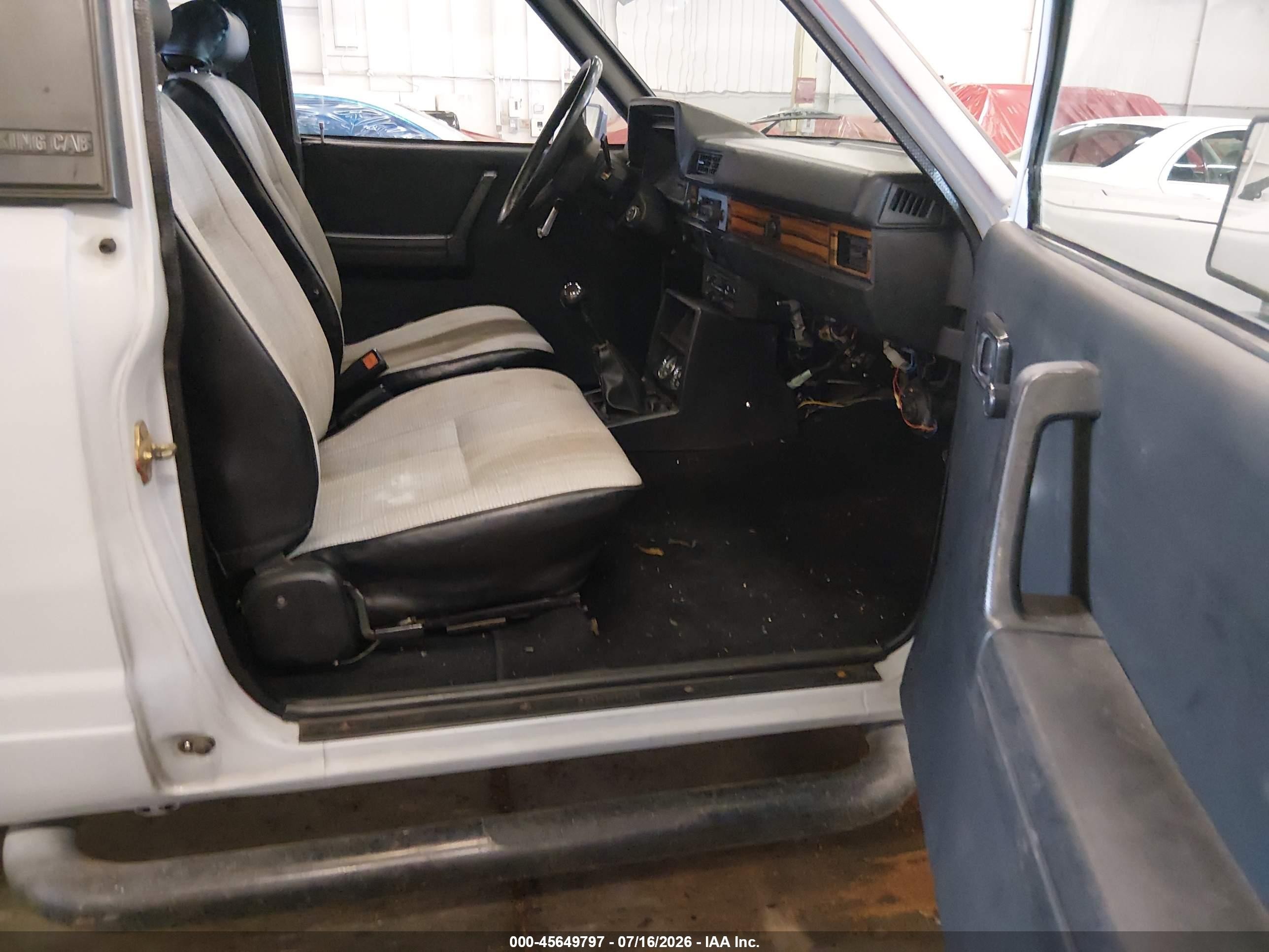 1984 Datsun 720 VIN JN6ND06YXEW018045 IAAI salvage auction — Front End, Salvage (Oregon), sold $775 on 2026-09-16 (photo 5)