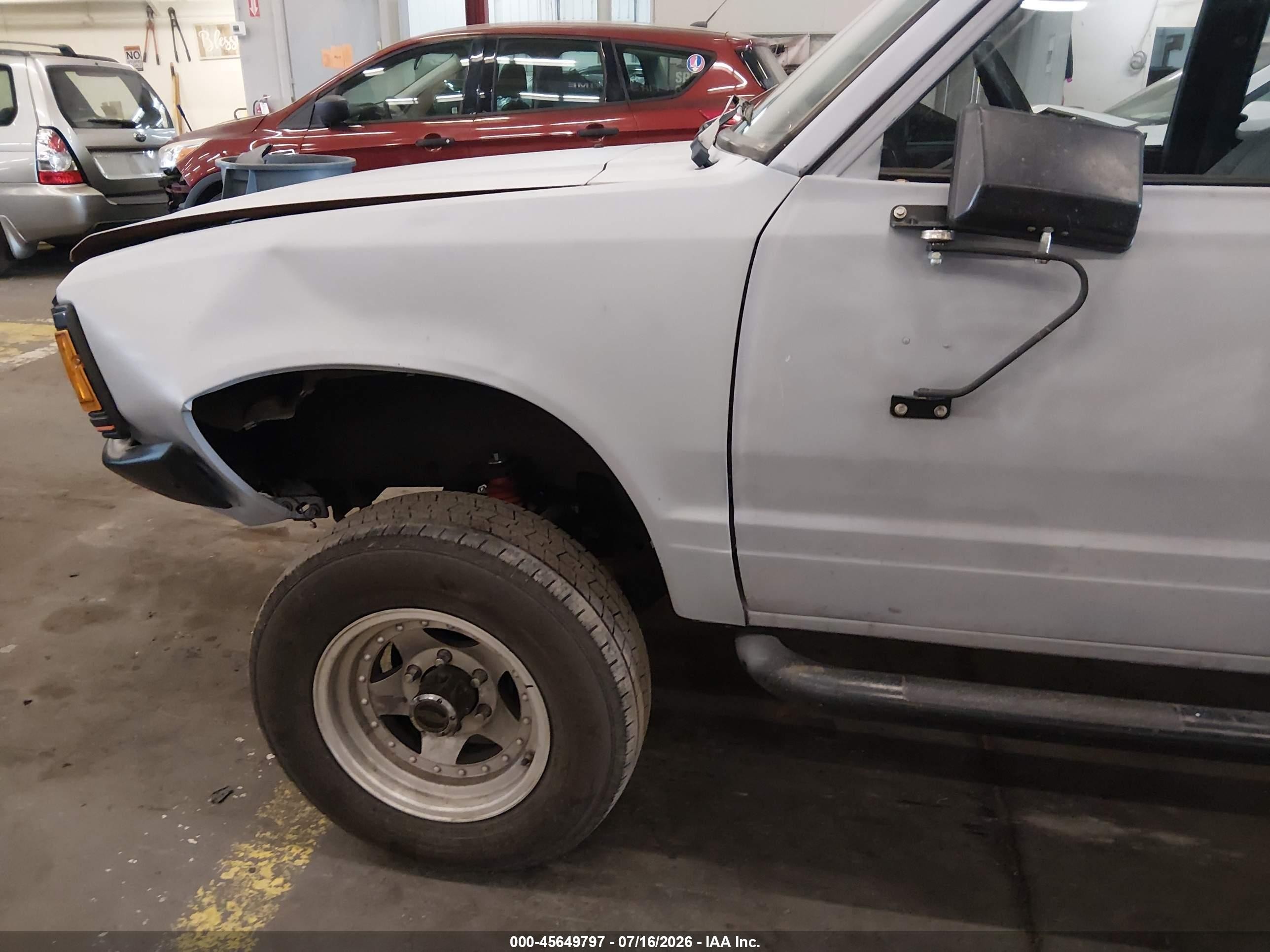 1984 Datsun 720 VIN JN6ND06YXEW018045 IAAI salvage auction — Front End, Salvage (Oregon), sold $775 on 2026-09-16 (photo 6)