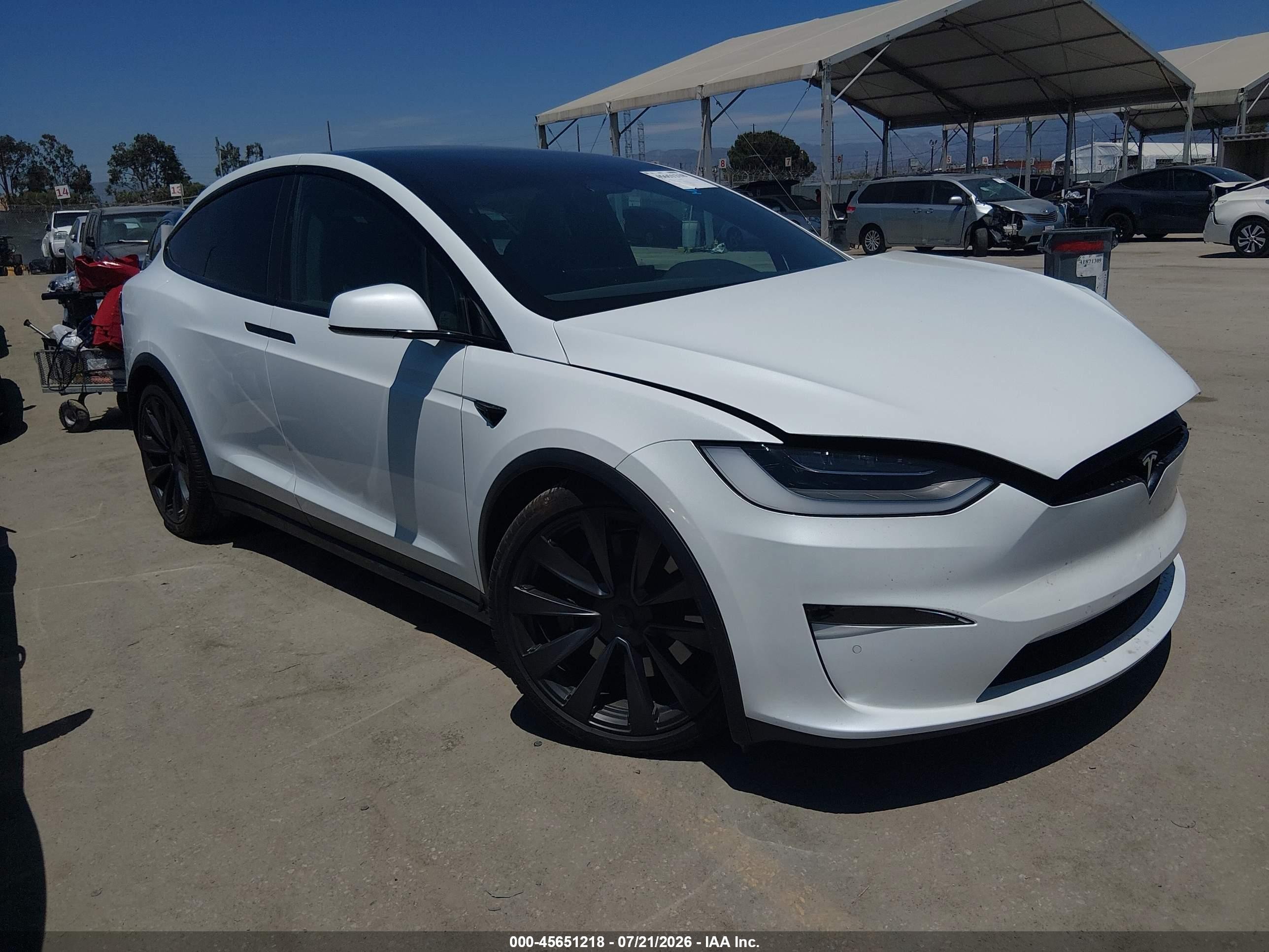 2022 Tesla Model X VIN 7SAXCBE54NF360891 — IAAI salvage auction photo