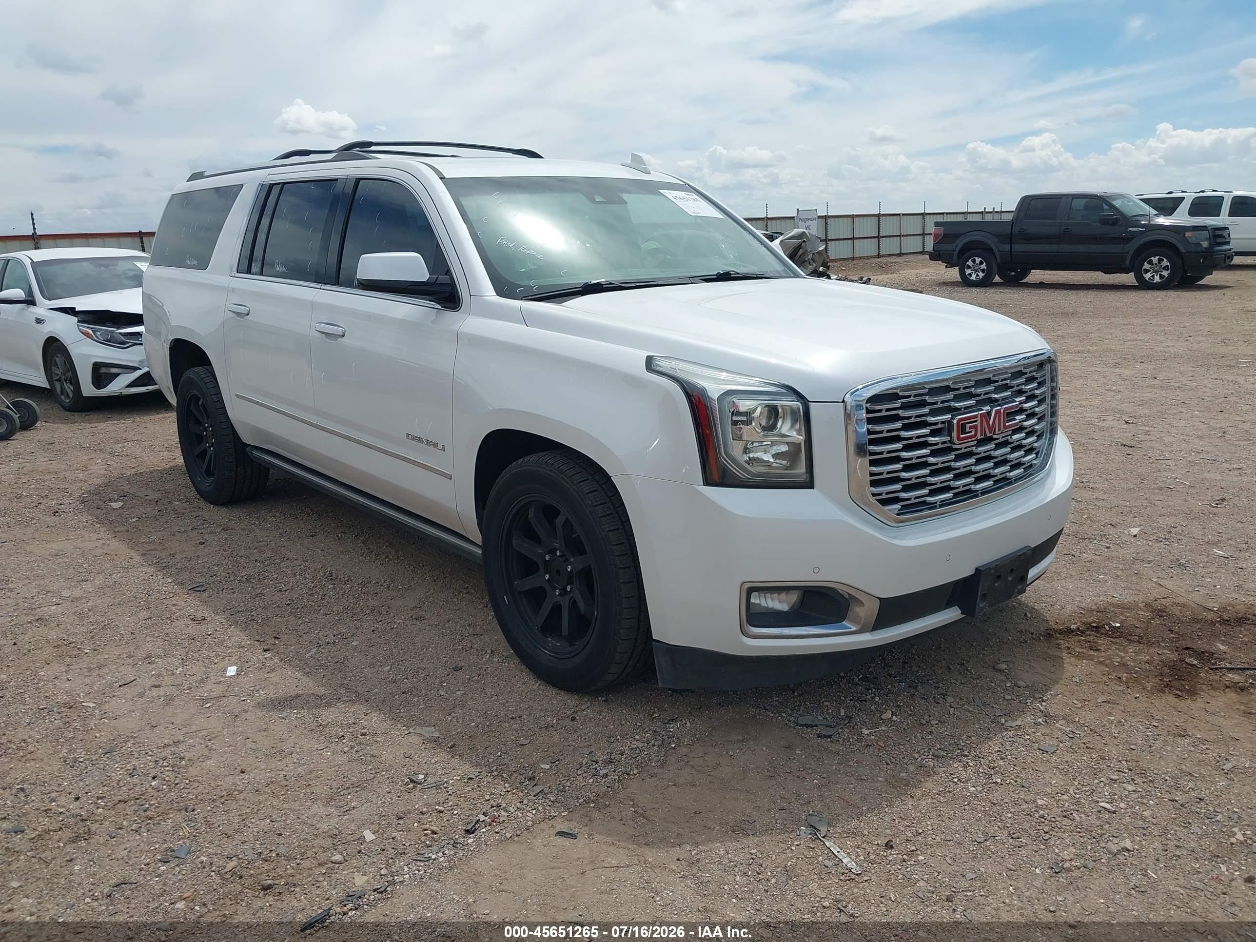 2020 GMC Yukon XL VIN 1GKS2HKJ8LR135447 — IAAI salvage auction photo