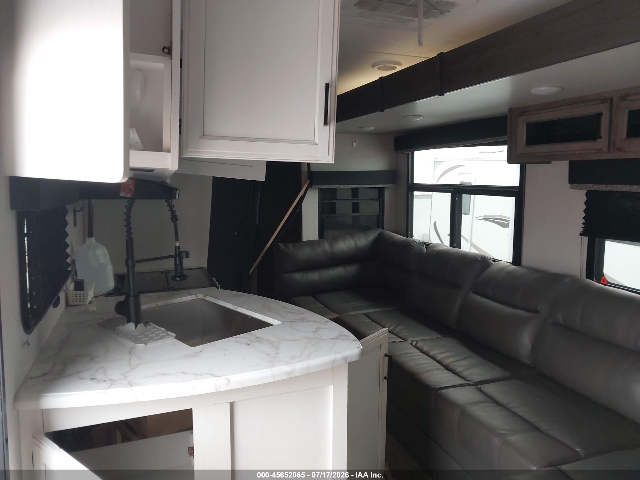 2021 Kz-rv Recreation VIN 4EZT12722M8021533 IAAI salvage auction — Top/Roof, Salvage (Pennsylvania), sold $25 on 2026-09-09 (photo 8)
