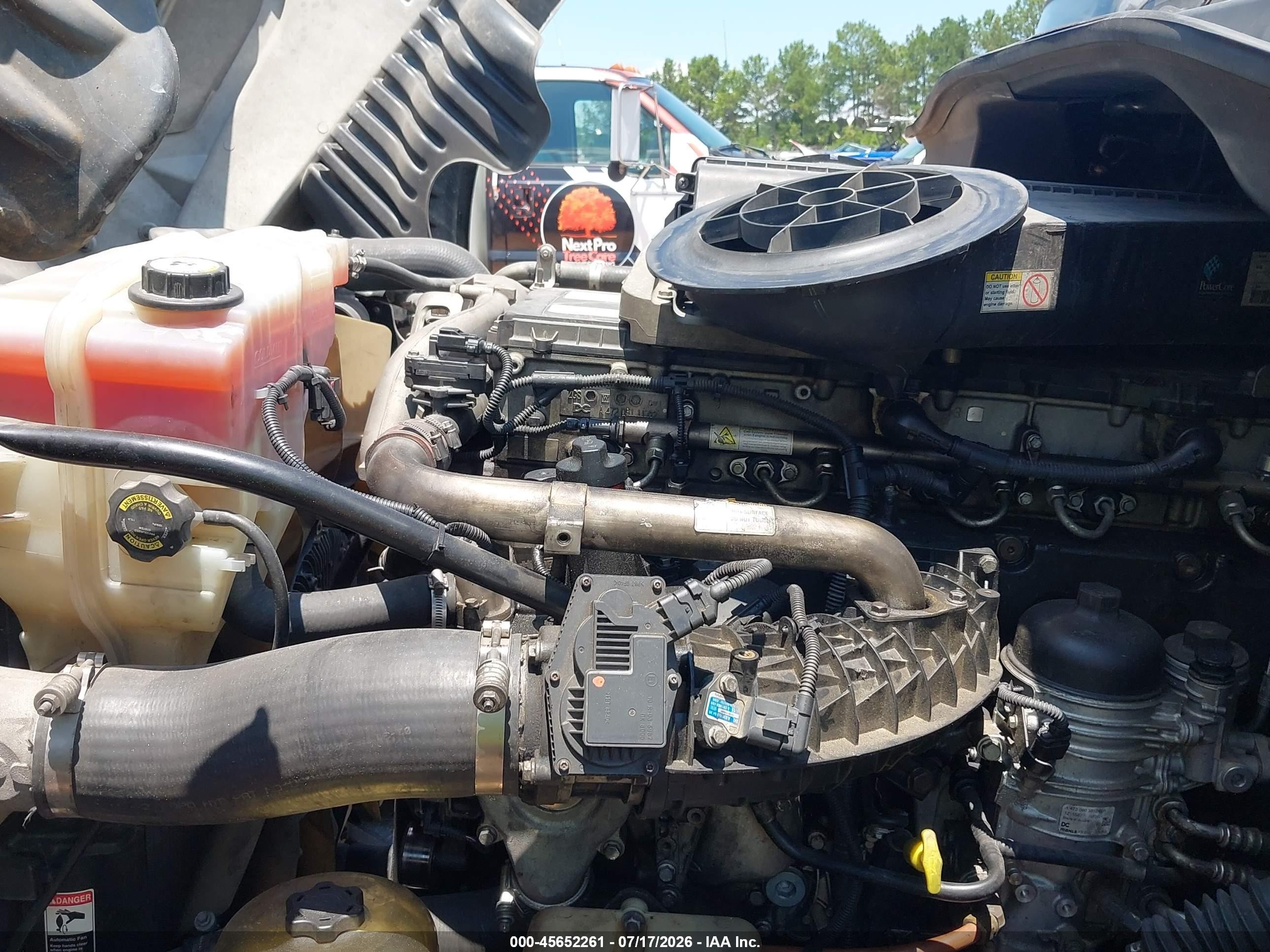 2014 Freightliner Cascadia 125 VIN 3AKJGED5XESFL2378 IAAI salvage auction — Repossession, Clear (Georgia), sold $5,500 on 2026-09-10 (photo 9)