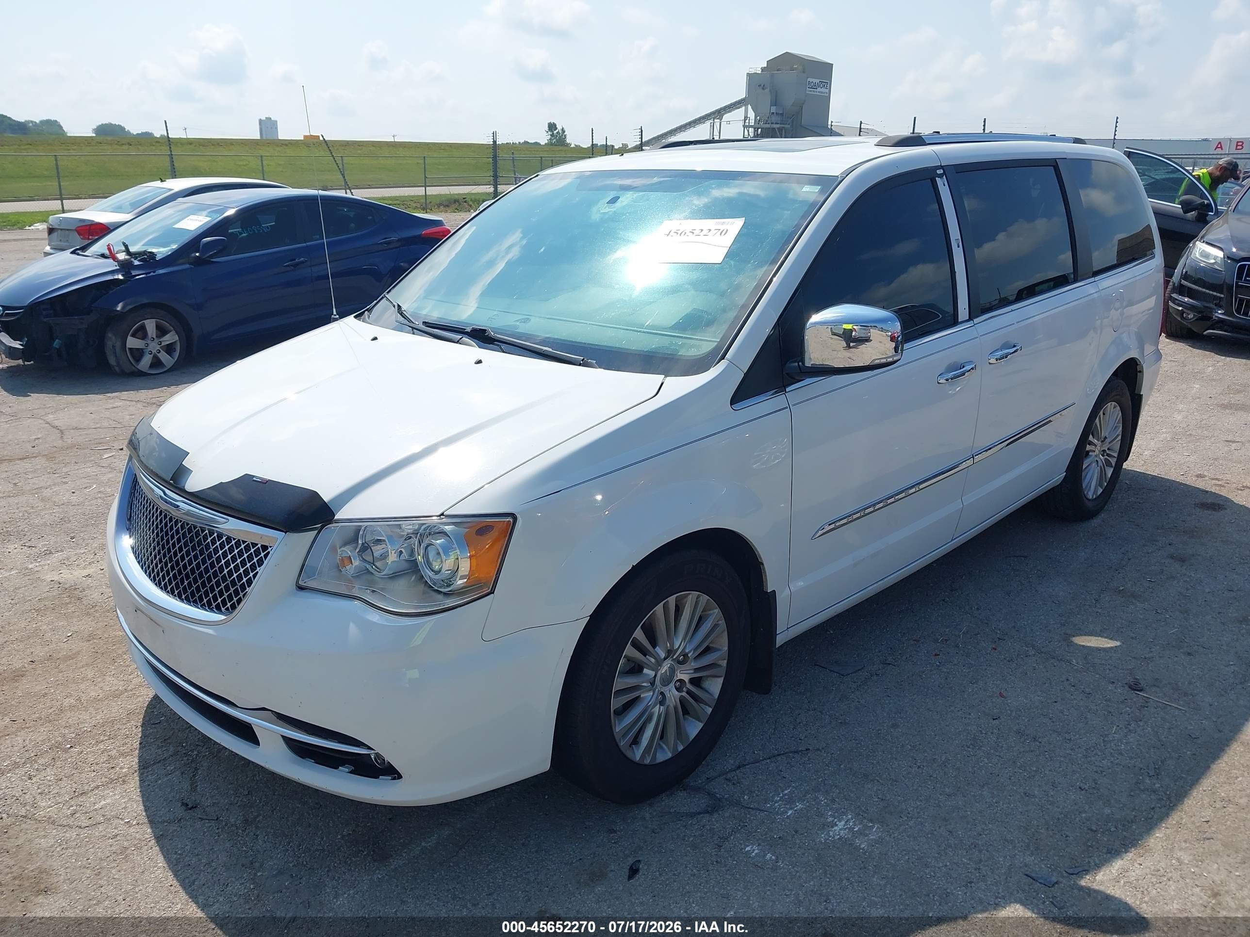 2014 Chrysler Town & country VIN 2C4RC1GG4ER467233 IAAI salvage auction — Front End, Salvage (Illinois), sold $425 on 2026-09-09 (photo 2)