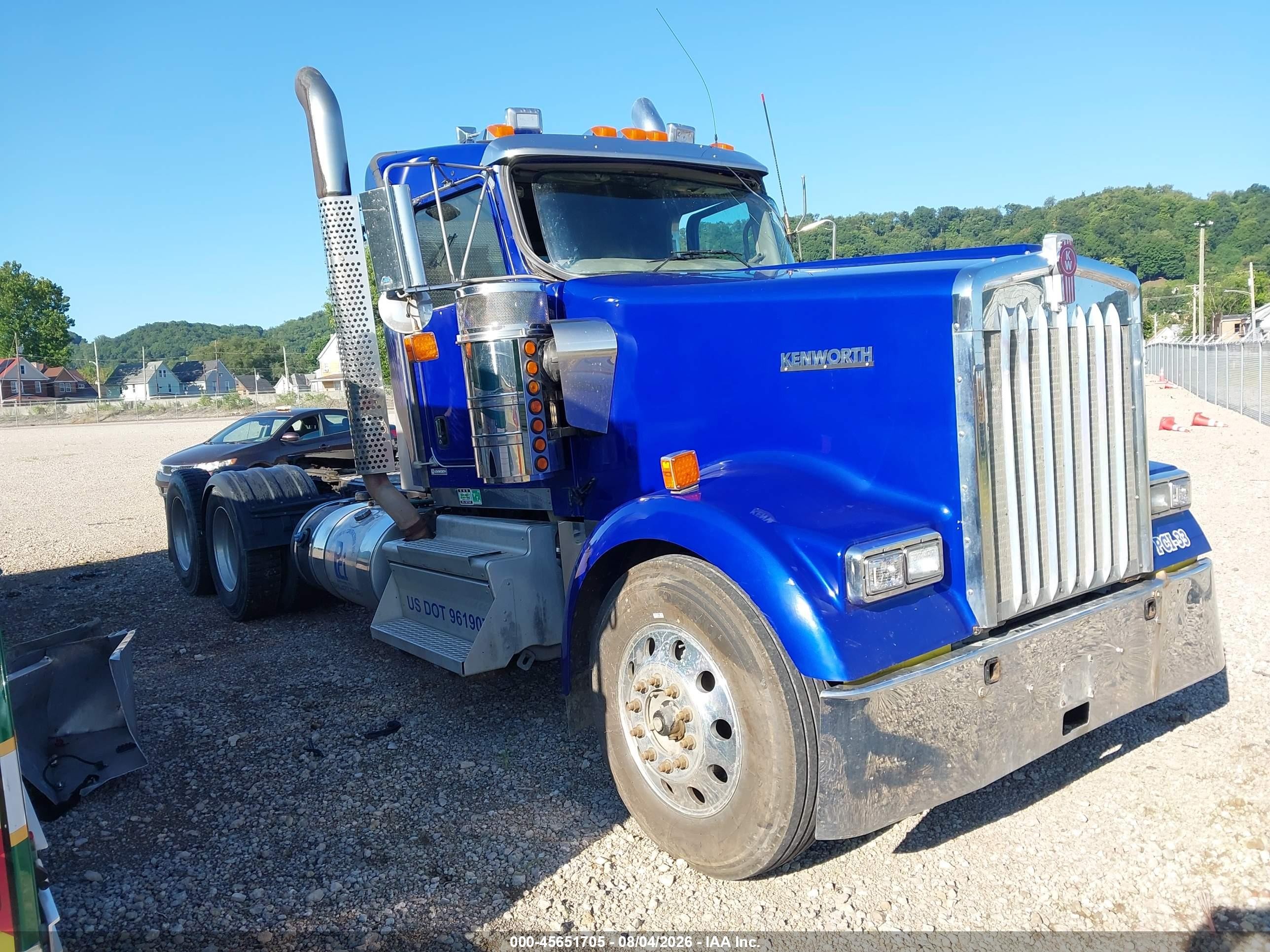 2020 Kenworth W900 VIN 1XKWD40XXLR402762 — IAAI salvage auction photo