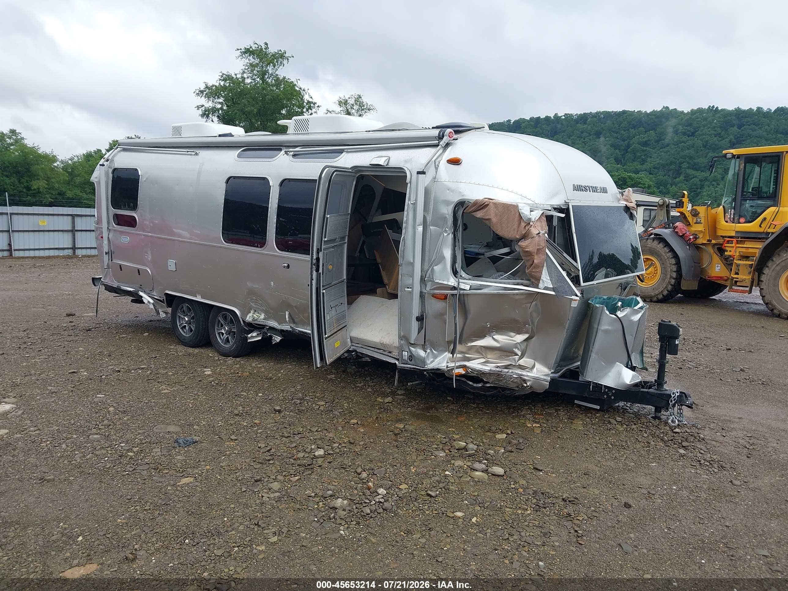 2022 Airstream 28rb VIN 1STJFYM21NJ559329 — IAAI salvage auction photo