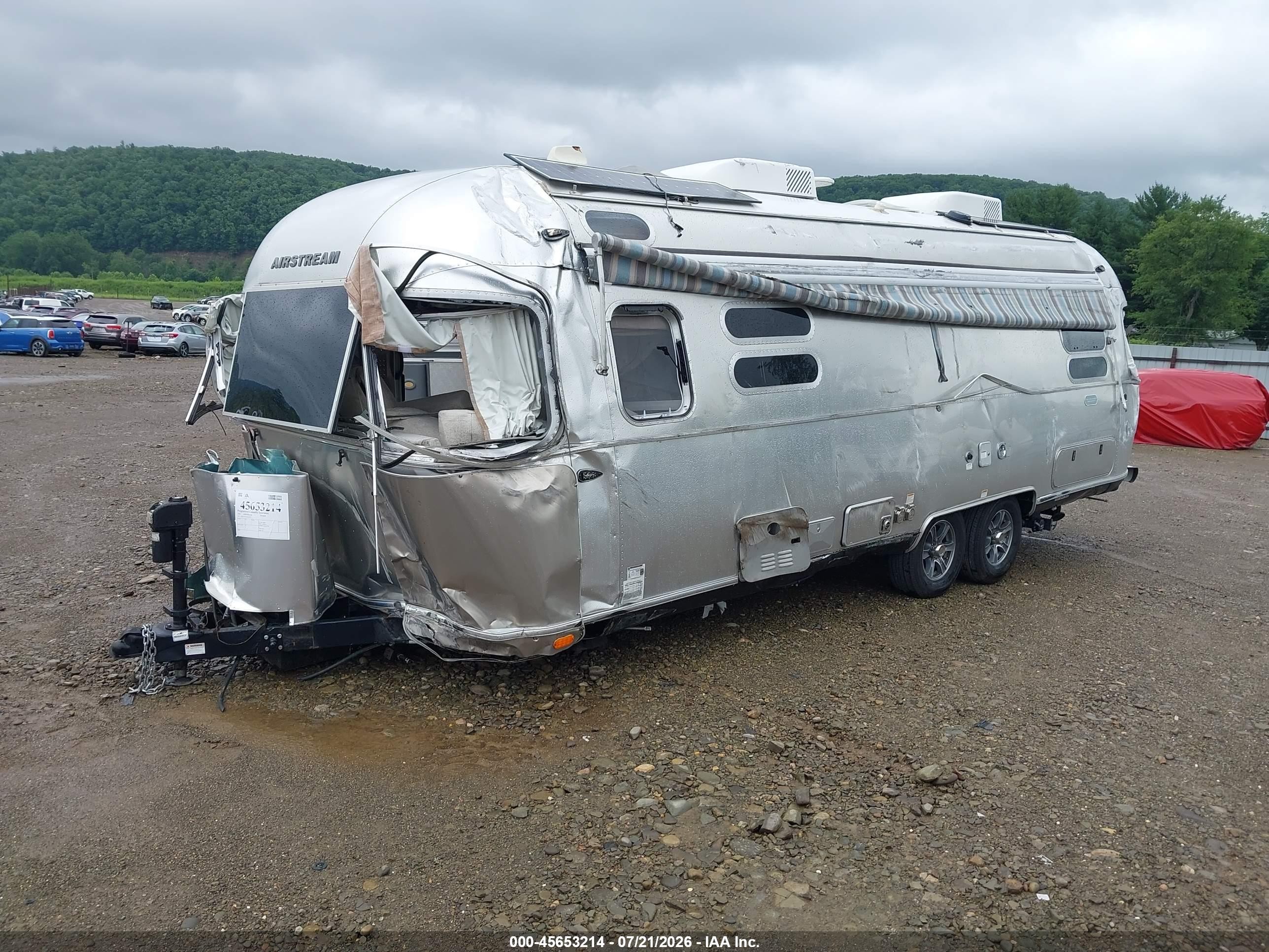 2022 Airstream 28rb VIN 1STJFYM21NJ559329 IAAI salvage auction — Rollover, Salvage (Ohio), sold $300 on 2026-09-09 (photo 2)