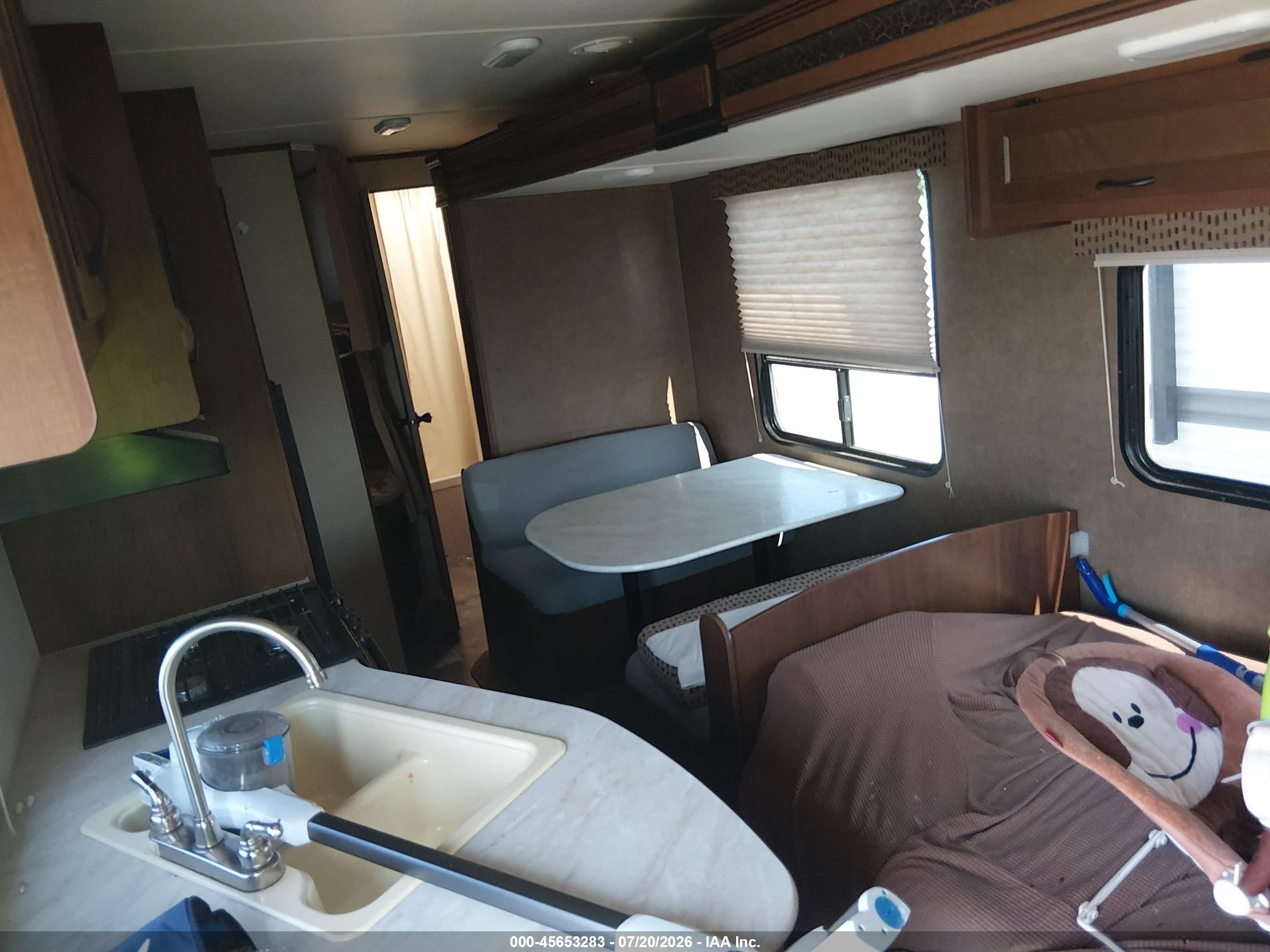 2015 Jayco Jay Flight VIN 1UJBJ0BNXF17W0759 IAAI salvage auction — Top/Roof, Salvage (Delaware), sold $1,750 on 2026-09-23 (photo 8)