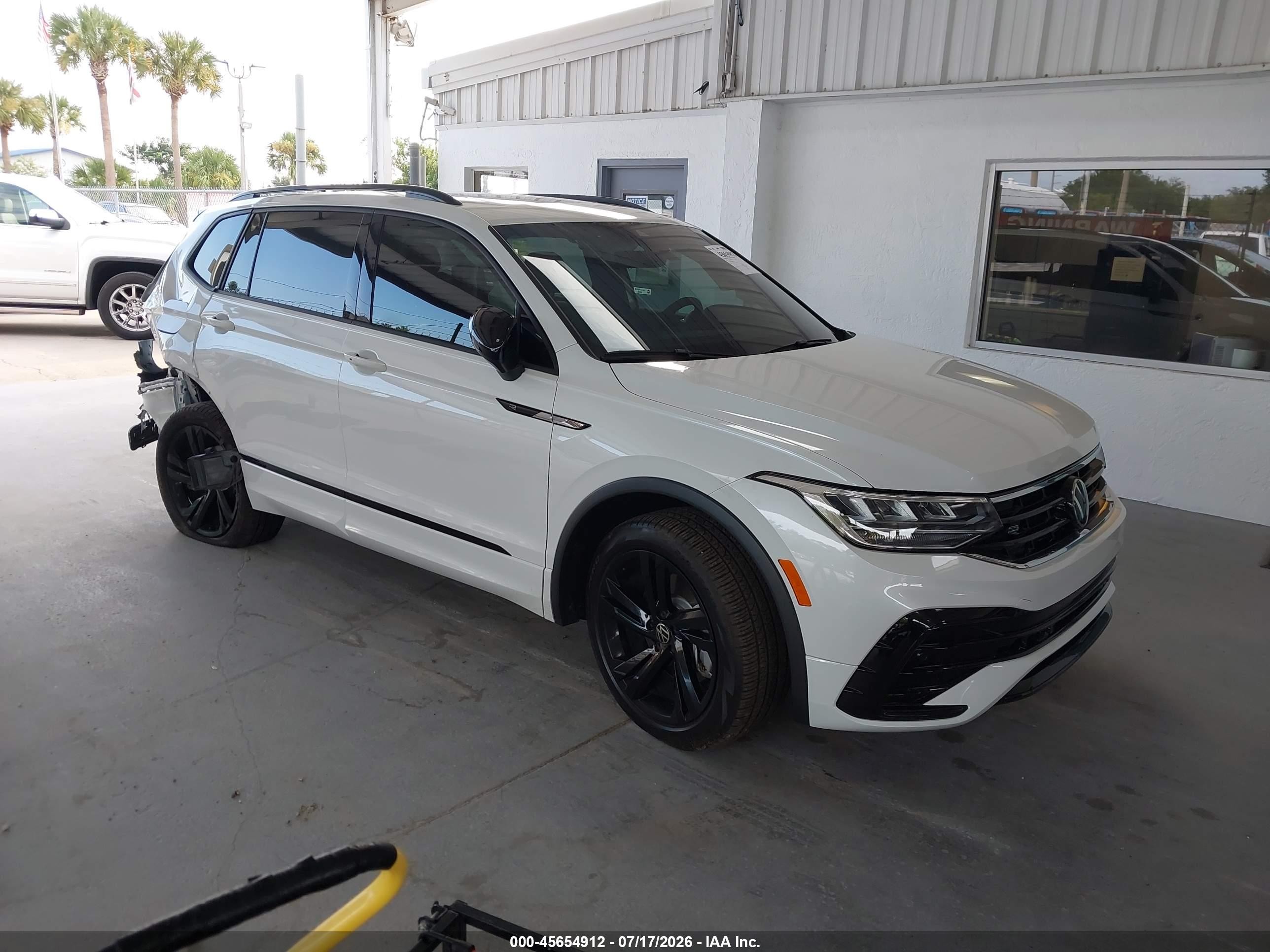 2024 Volkswagen Tiguan VIN 3VVCB7AX2RM155088 — IAAI salvage auction photo