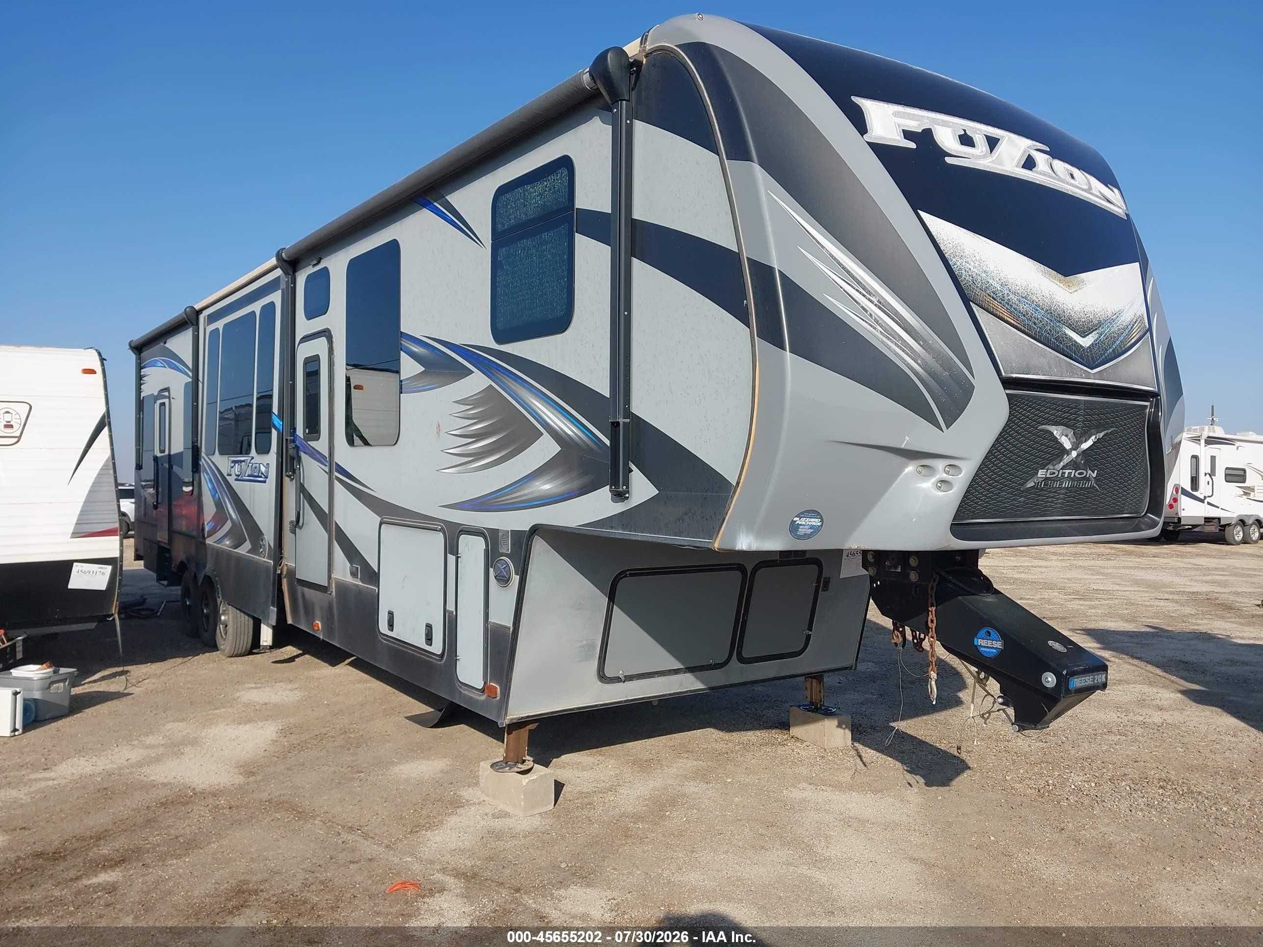 2018 Keystone Fuzion VIN 4YDF41736JF810152 — IAAI salvage auction photo