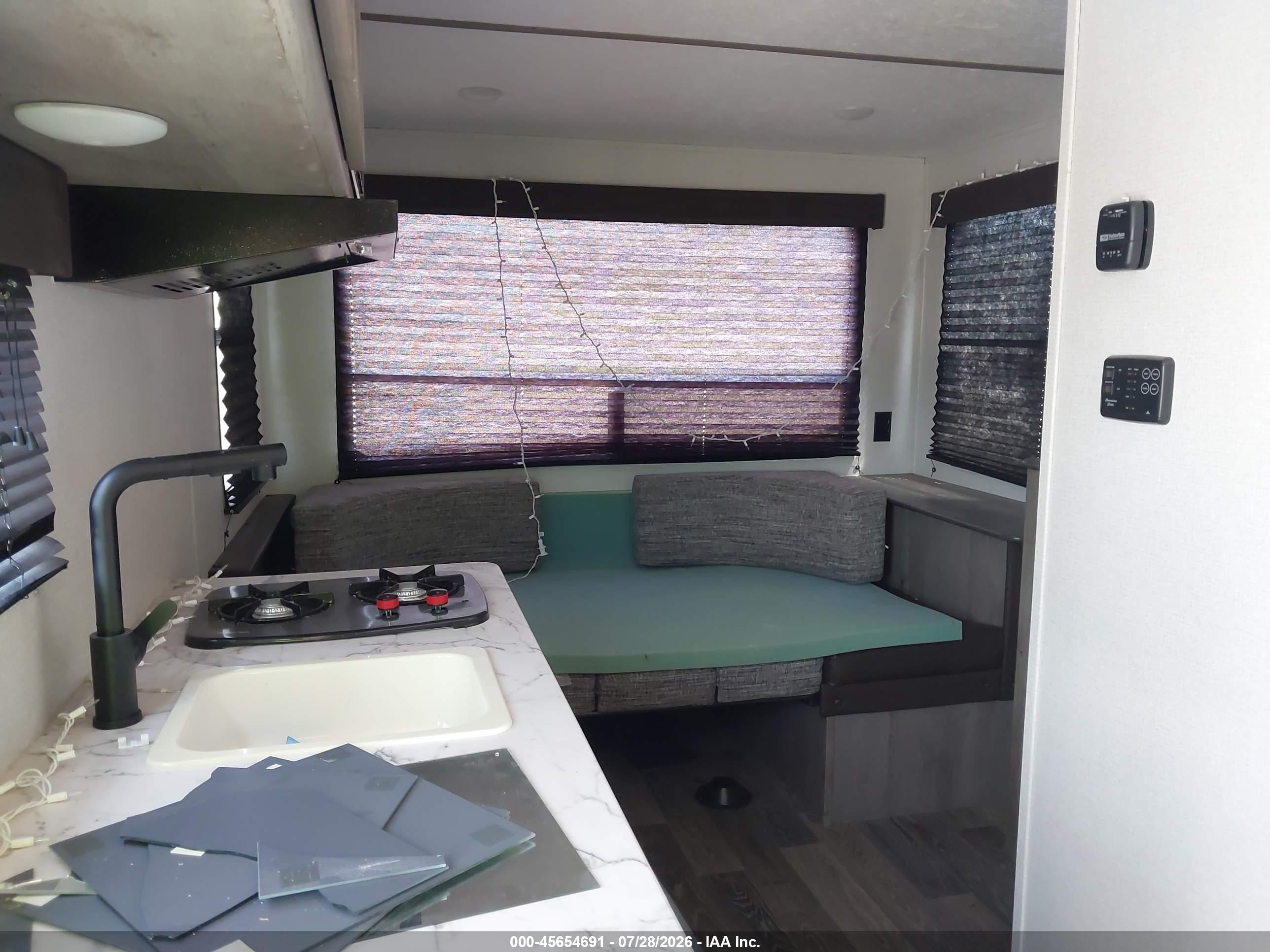 2021 Keystone Rv Springdale VIN 4YDT1751XMW103611 IAAI salvage auction — Hail, Salvage (Kansas), sold $2,400 on 2026-09-09 (photo 5)