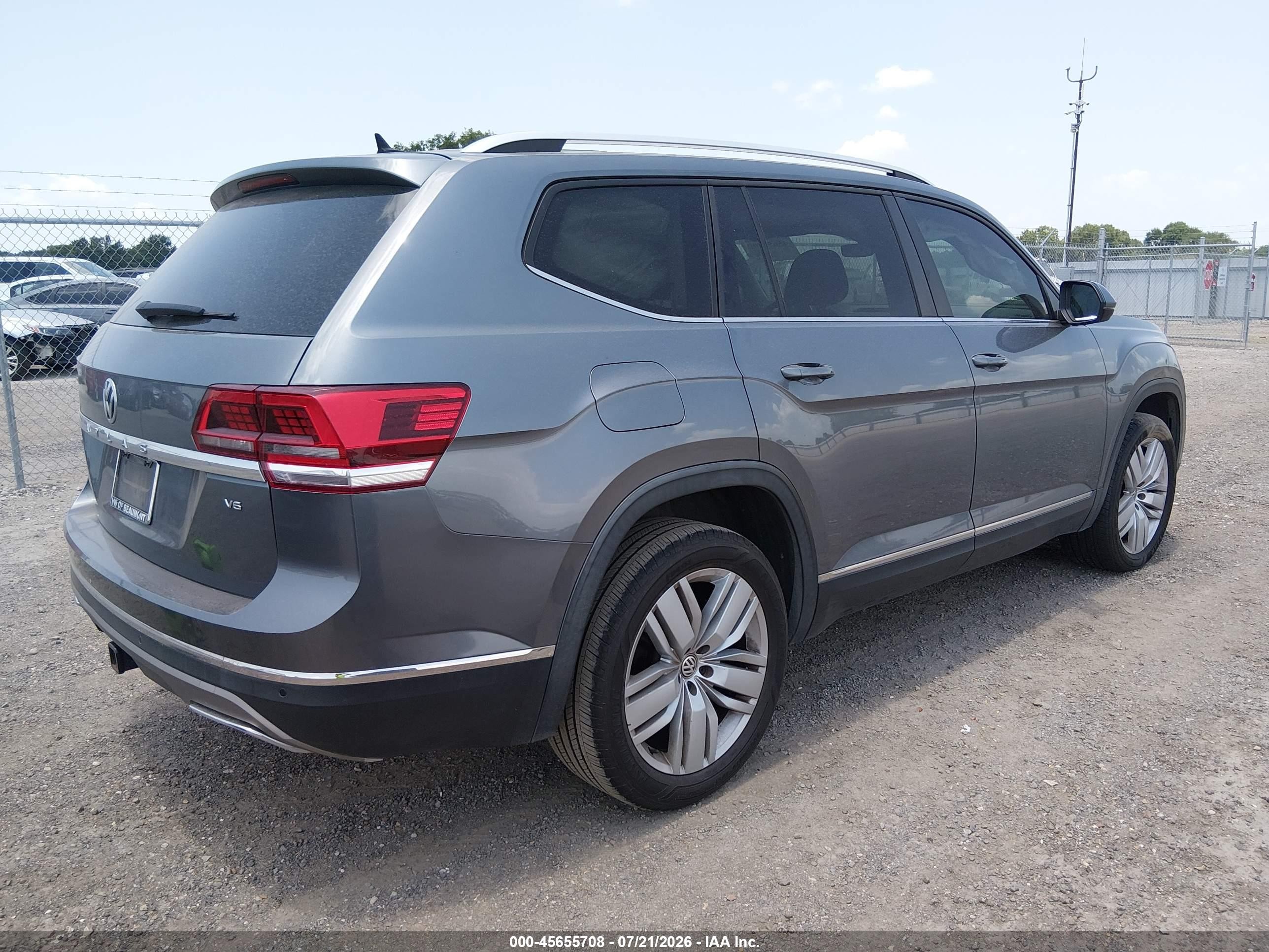 2019 Volkswagen Atlas VIN 1V2ER2CA9KC607509 IAAI salvage auction — Side, Salvage (Louisiana), sold $4,050 on 2026-09-22 (photo 4)