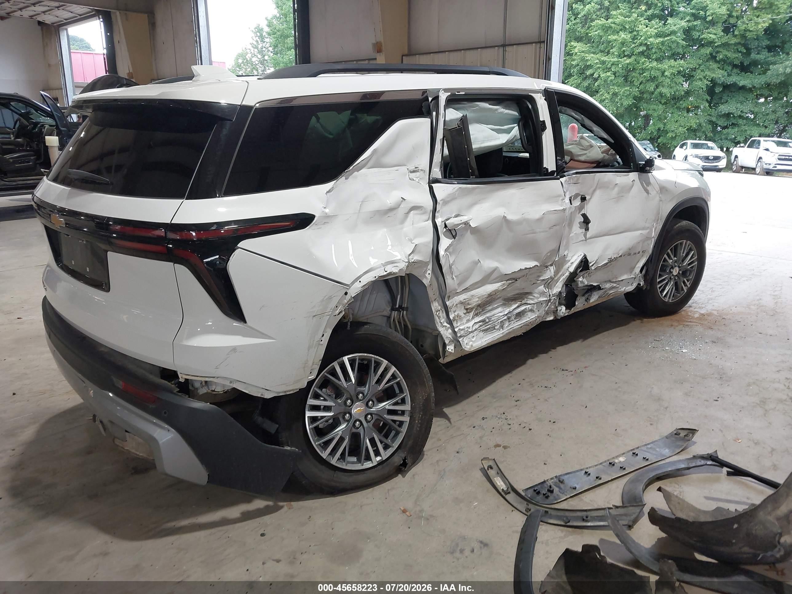 2025 Chevrolet Traverse VIN 1GNERGRS0SJ288535 IAAI salvage auction — Biohazard/Chemical, Salvage (North Carolina), sold $7,700 on 2026-09-17 (photo 4)