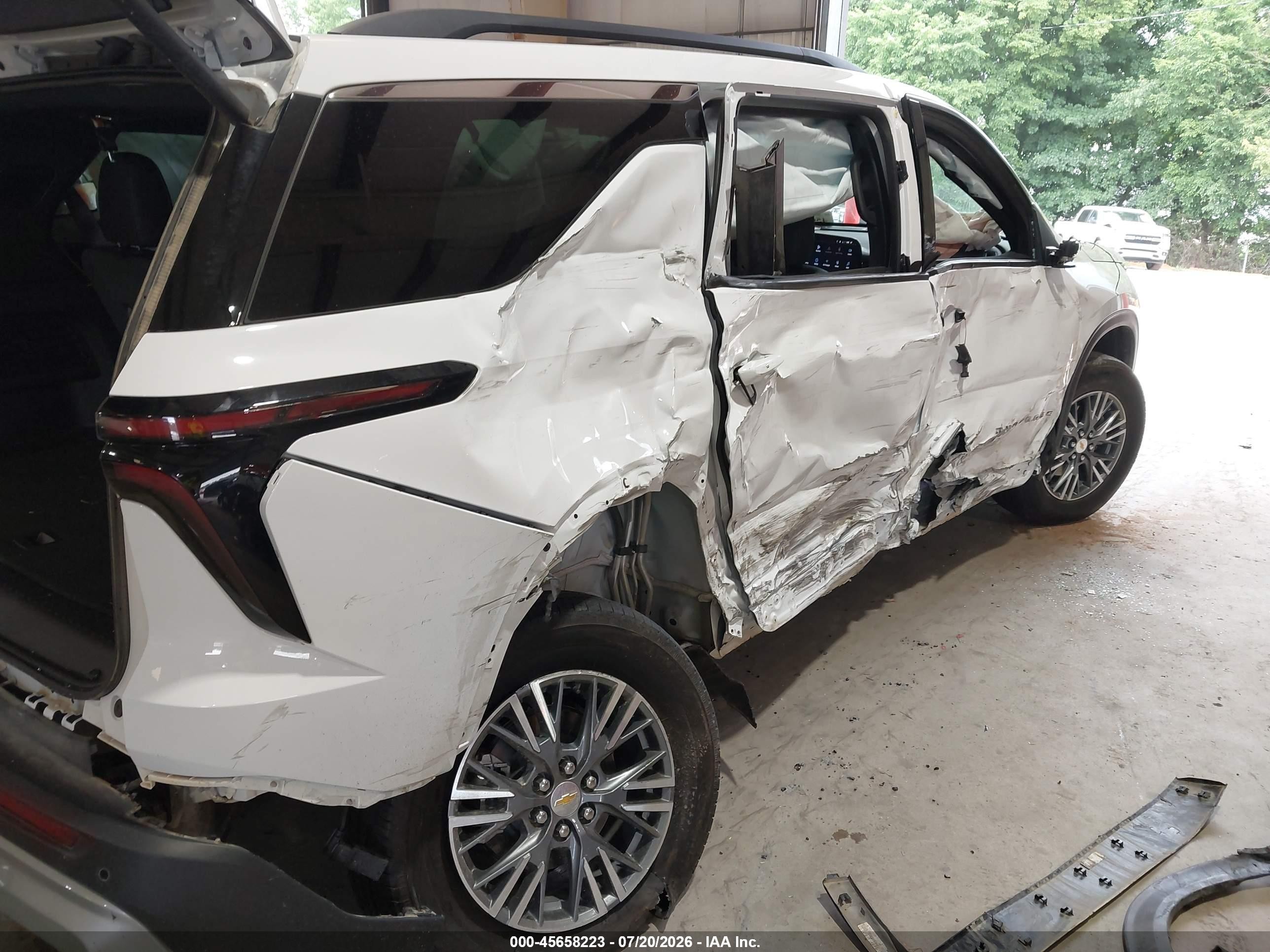 2025 Chevrolet Traverse VIN 1GNERGRS0SJ288535 IAAI salvage auction — Biohazard/Chemical, Salvage (North Carolina), sold $7,700 on 2026-09-17 (photo 6)