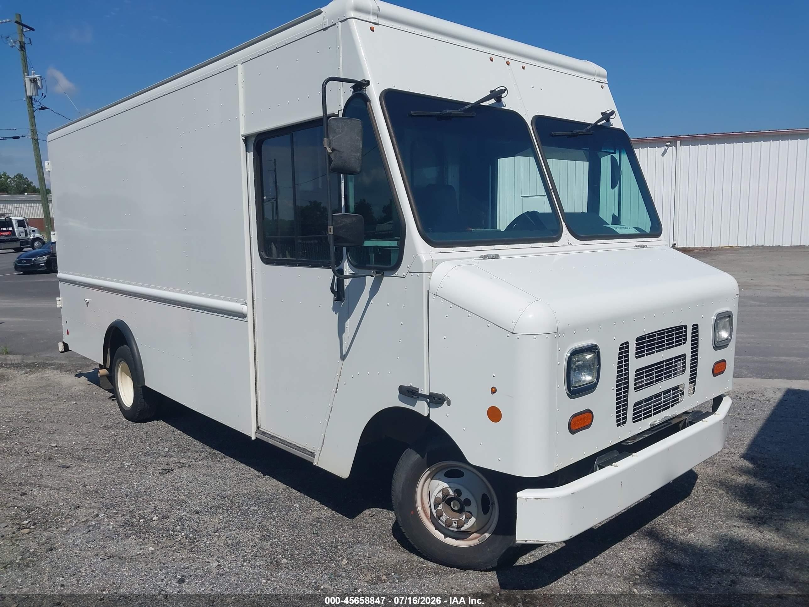 2018 Ford E-350 VIN 1FC3E3K63JDC33141 — IAAI salvage auction photo