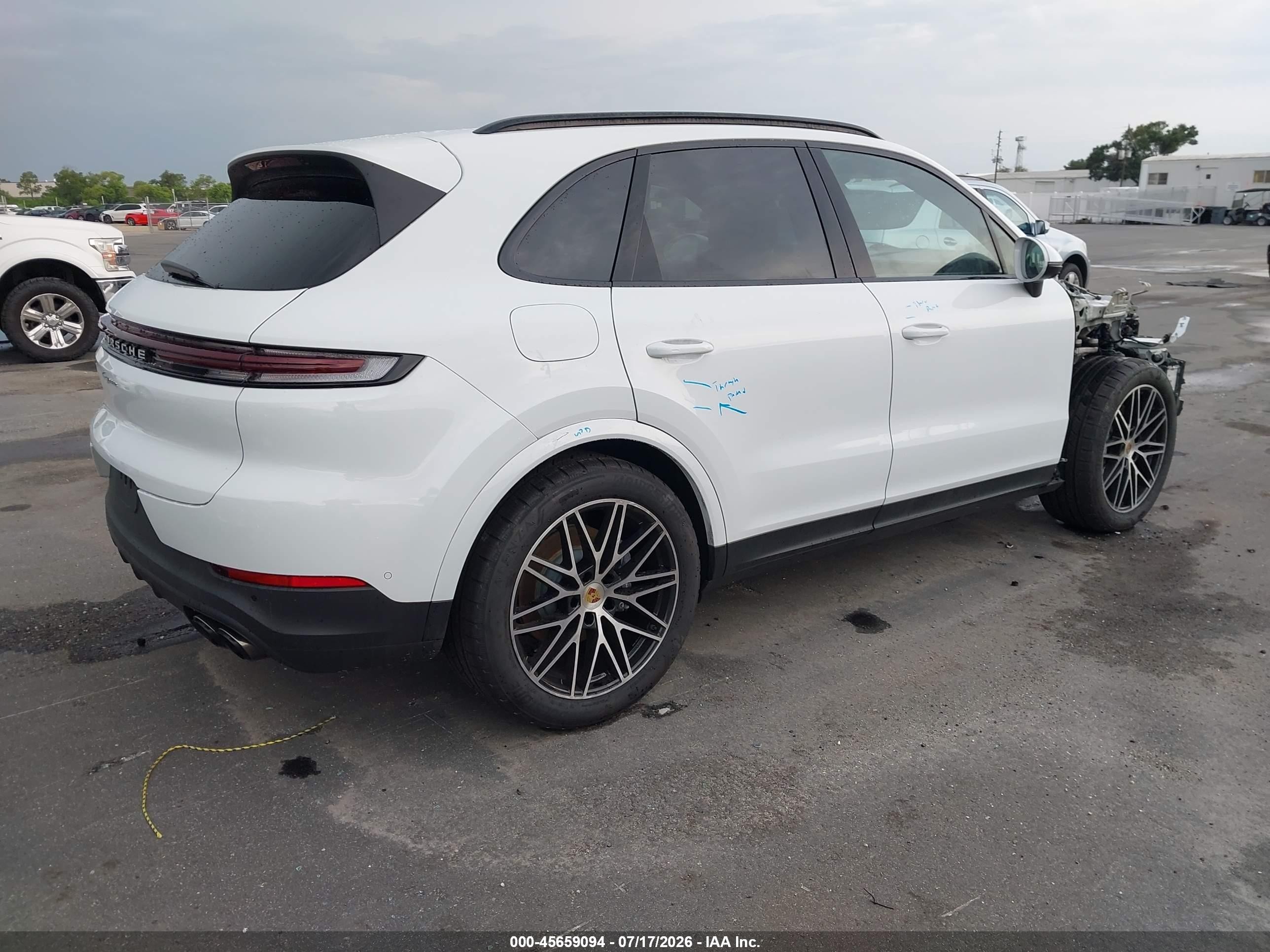 2024 Porsche Cayenne VIN WP1AA2AYXRDA09410 IAAI salvage auction — Unknown, Rebuildable (Florida), sold $33,200 on 2026-08-10 (photo 4)