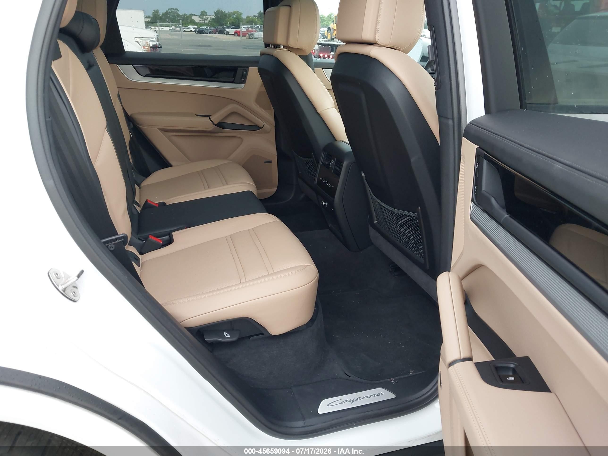 2024 Porsche Cayenne VIN WP1AA2AYXRDA09410 IAAI salvage auction — Unknown, Rebuildable (Florida), sold $33,200 on 2026-08-10 (photo 8)