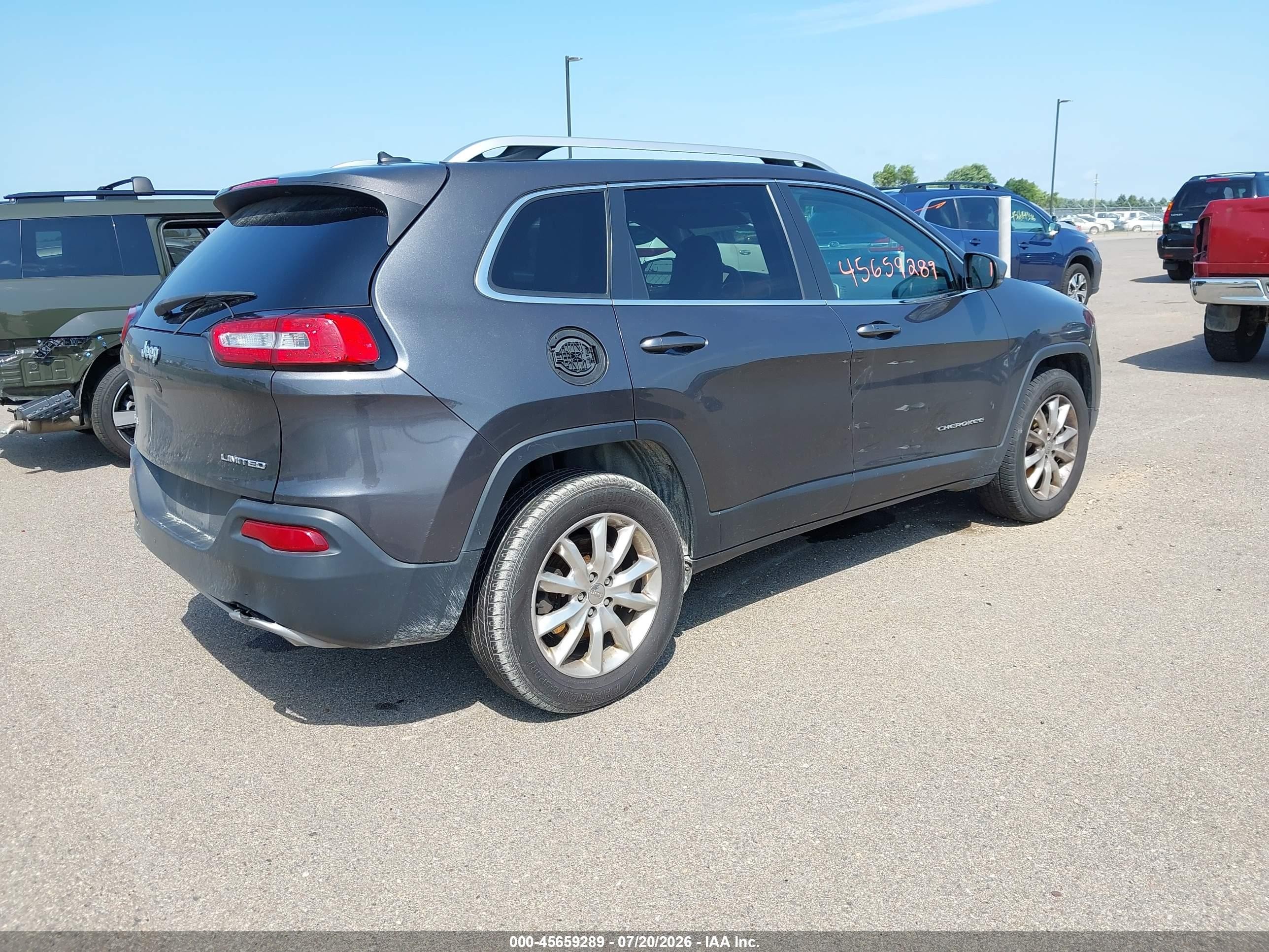 2015 Jeep Cherokee VIN 1C4PJMDS9FW765065 IAAI salvage auction — Hail, Salvage (Minnesota), sold $2,000 on 2026-10-07 (photo 4)