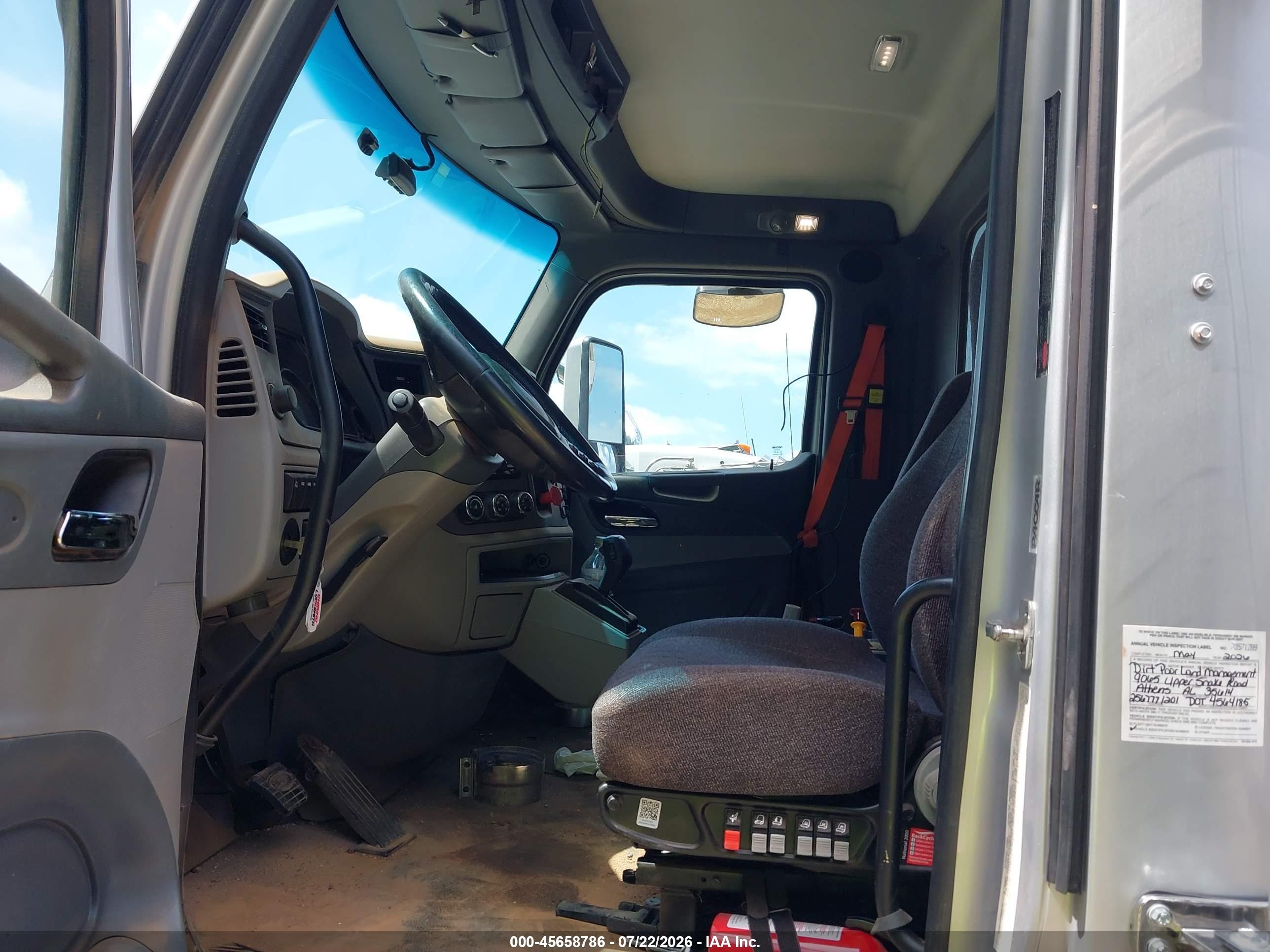 2016 Peterbilt 579 VIN 1XPBA48X3GD339867 IAAI salvage auction — Rollover, Salvage (Alabama), sold $7,800 on 2026-09-02 (photo 5)